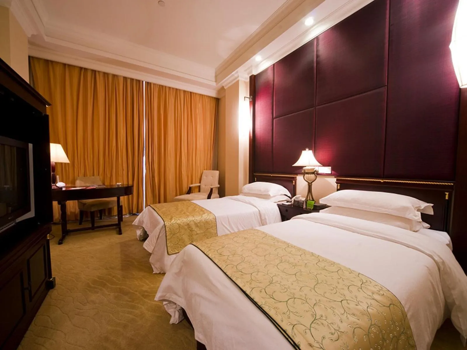 Bed in Ramada Plaza Sino-Bay Shanghai