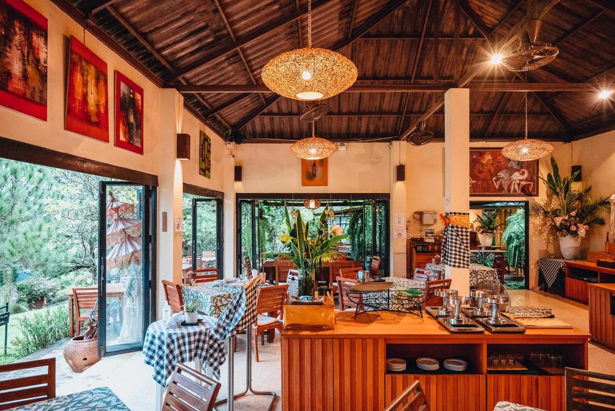 Dining area in Villa Khao Phaengma