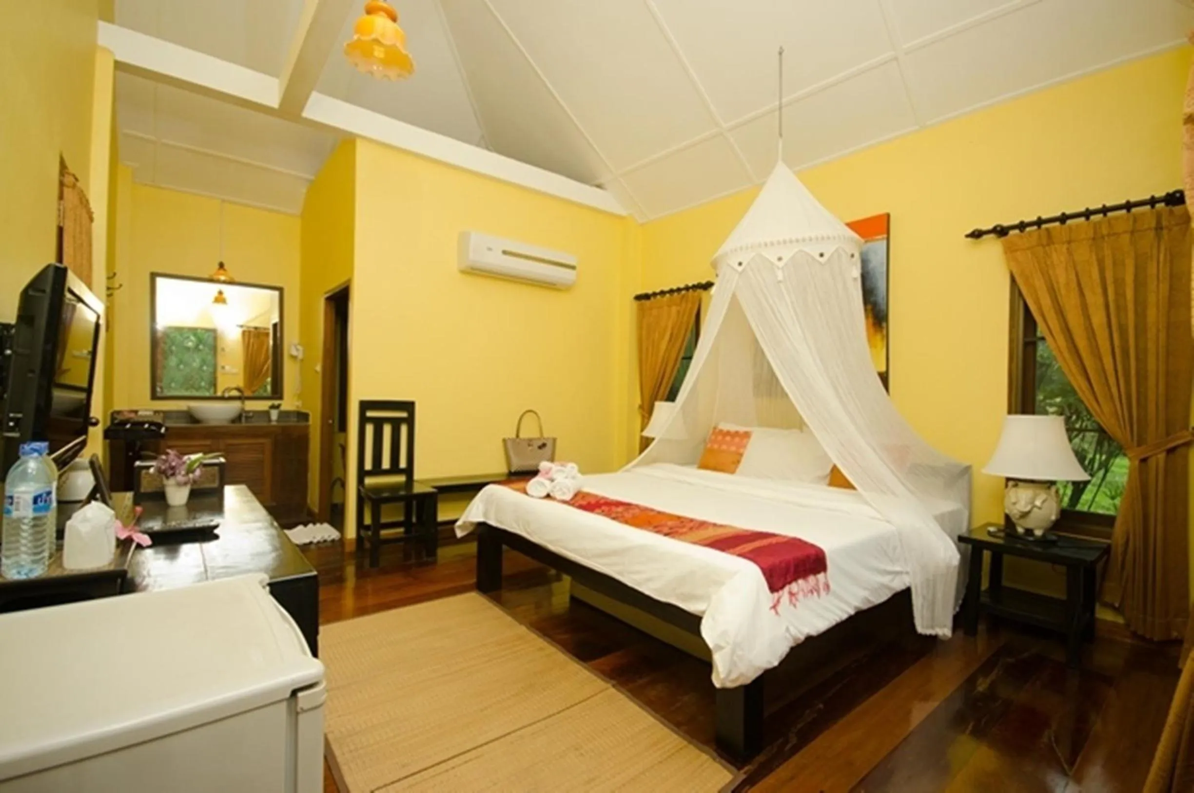 Bed in Villa Khao Phaengma