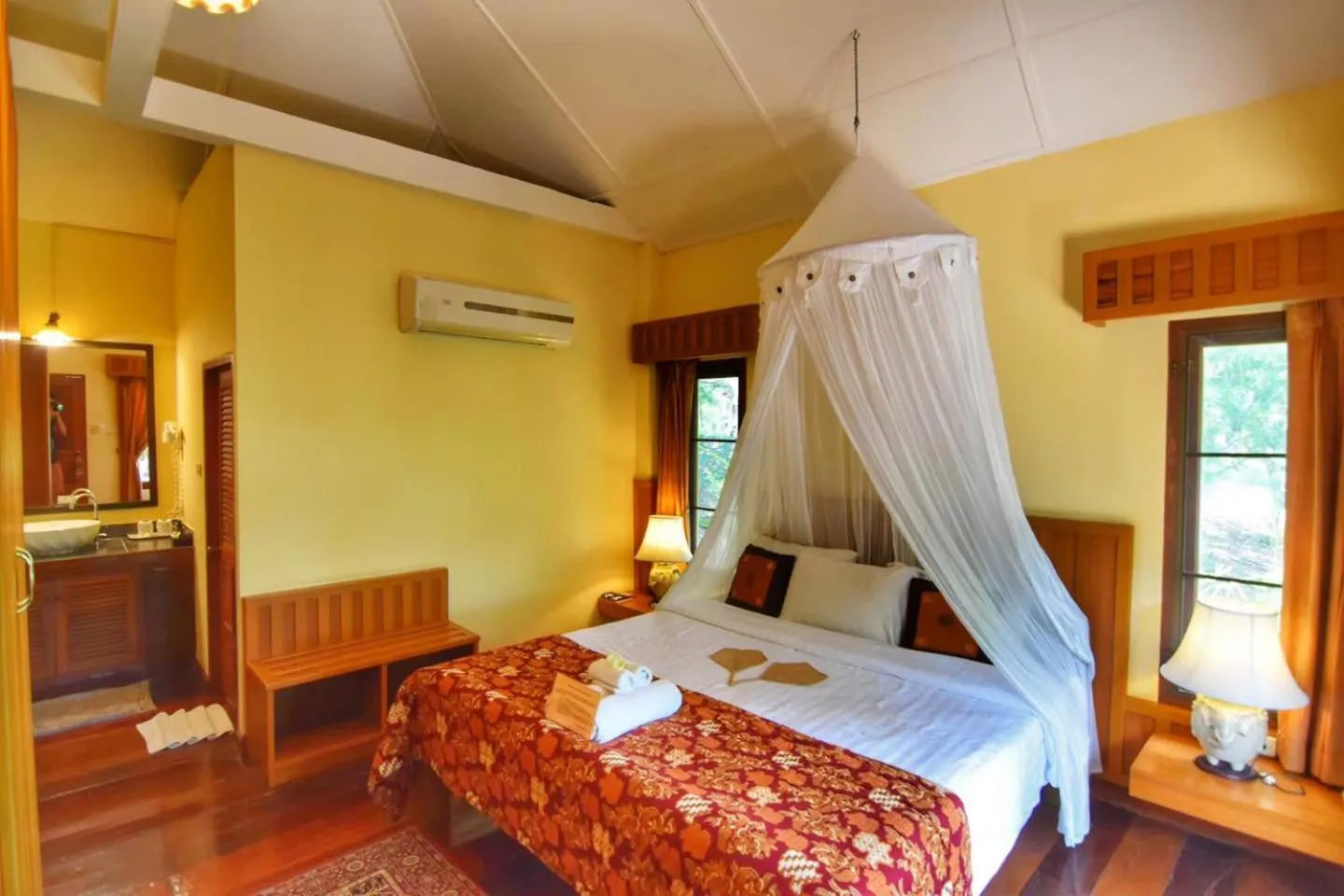 Bed in Villa Khao Phaengma