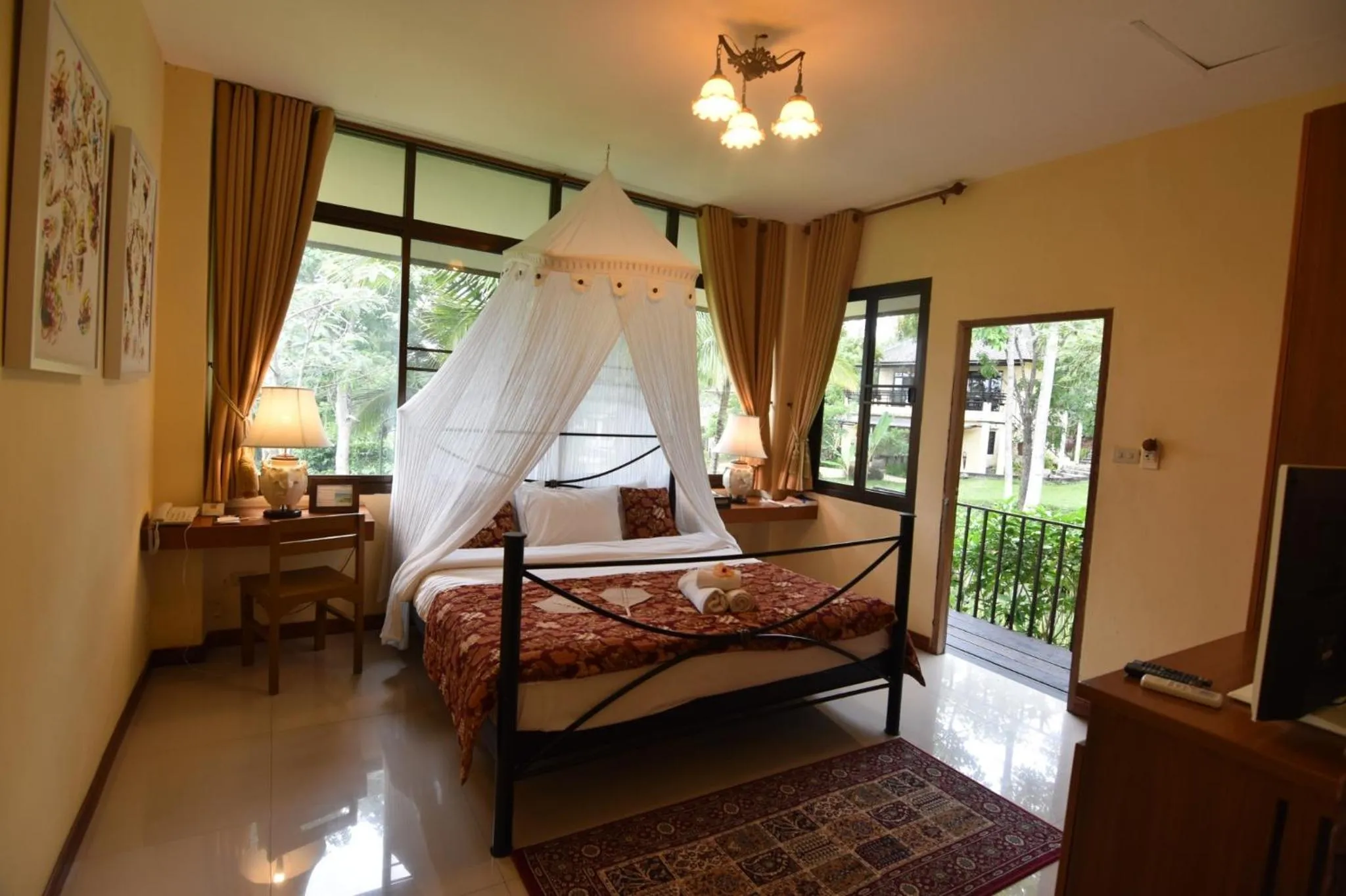 Bed in Villa Khao Phaengma