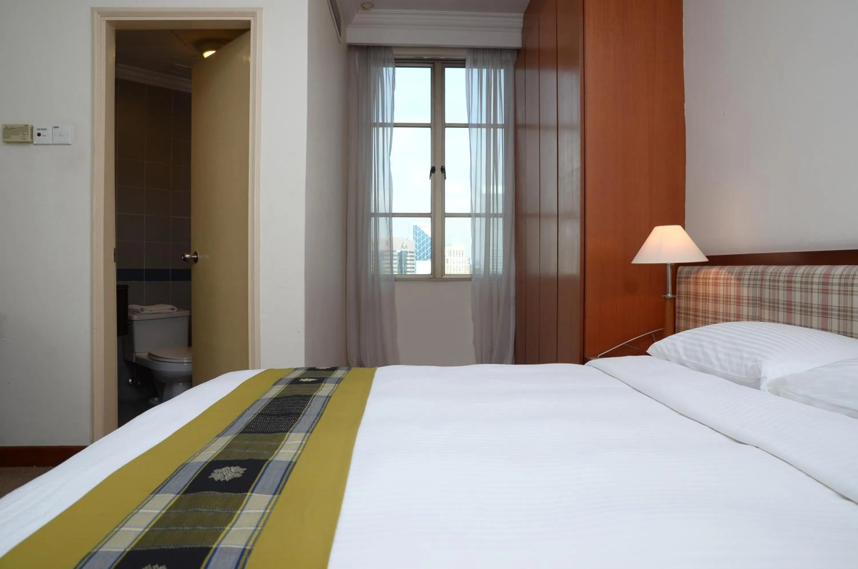 Bedroom, Bed in The Maple Suite