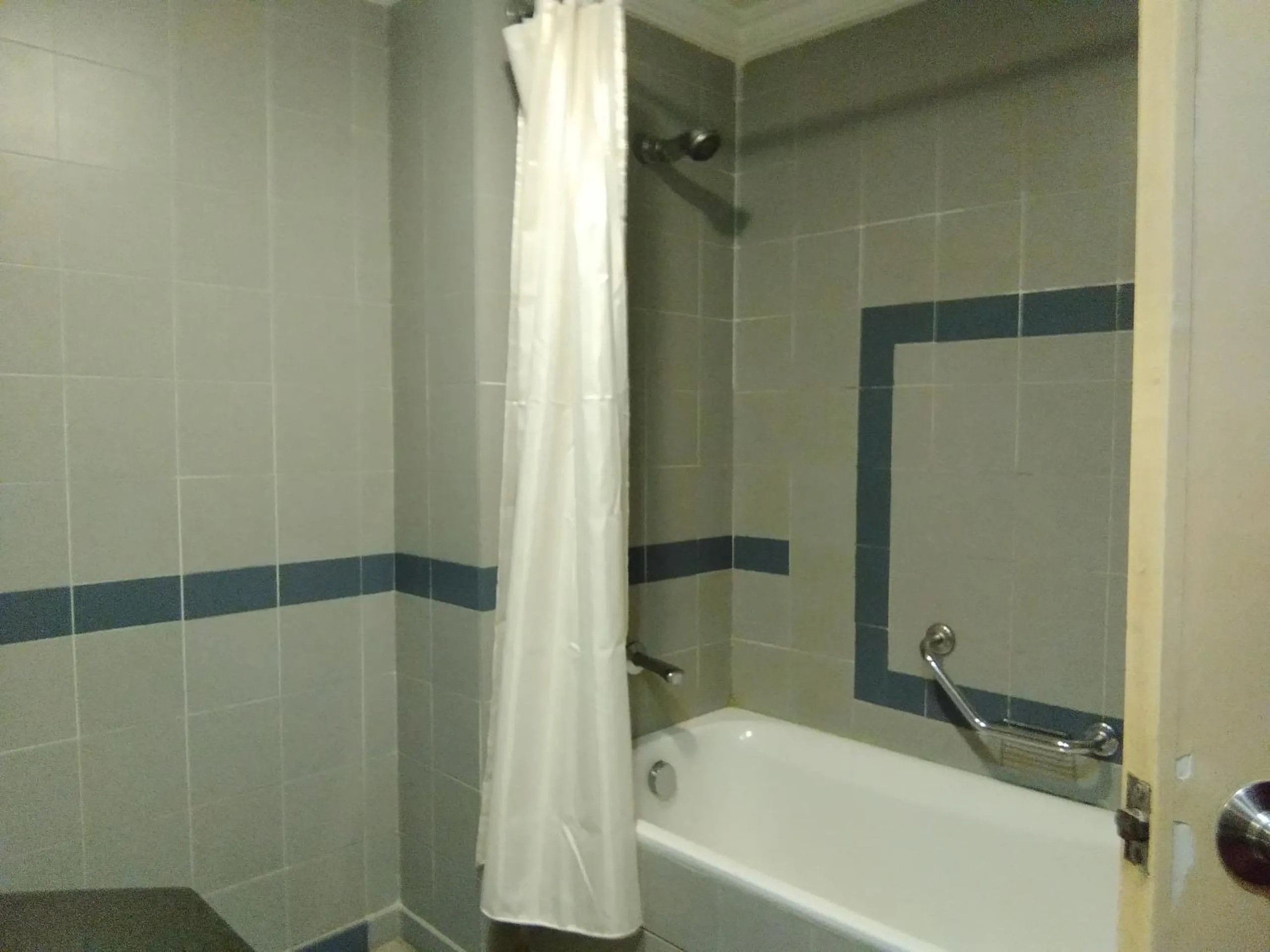 Bath in The Maple Suite