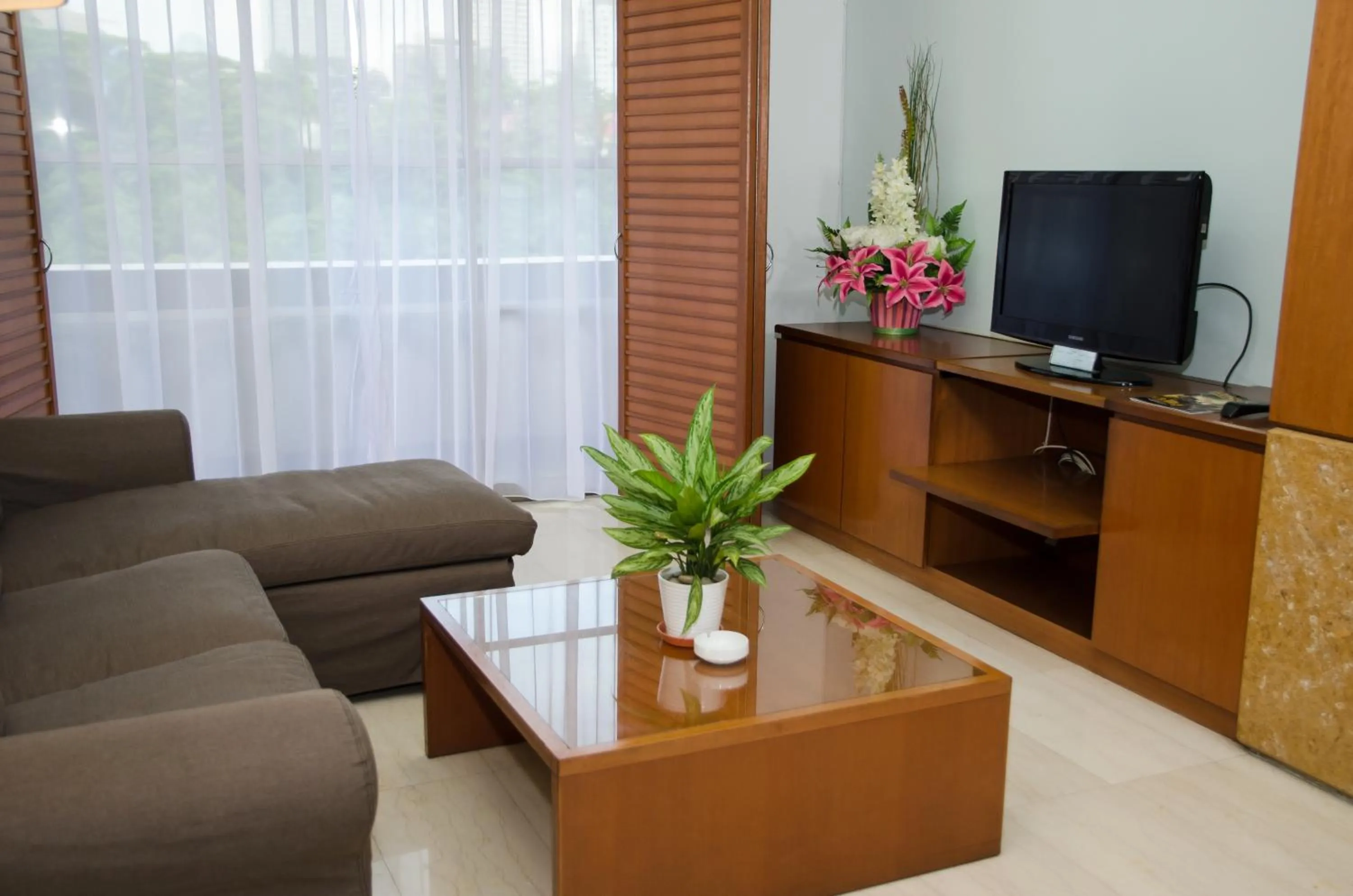 Living room in The Maple Suite
