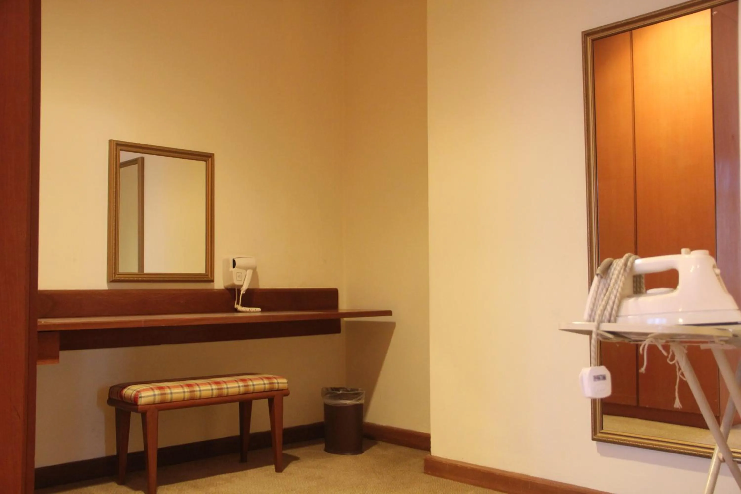 Decorative detail in The Maple Suite