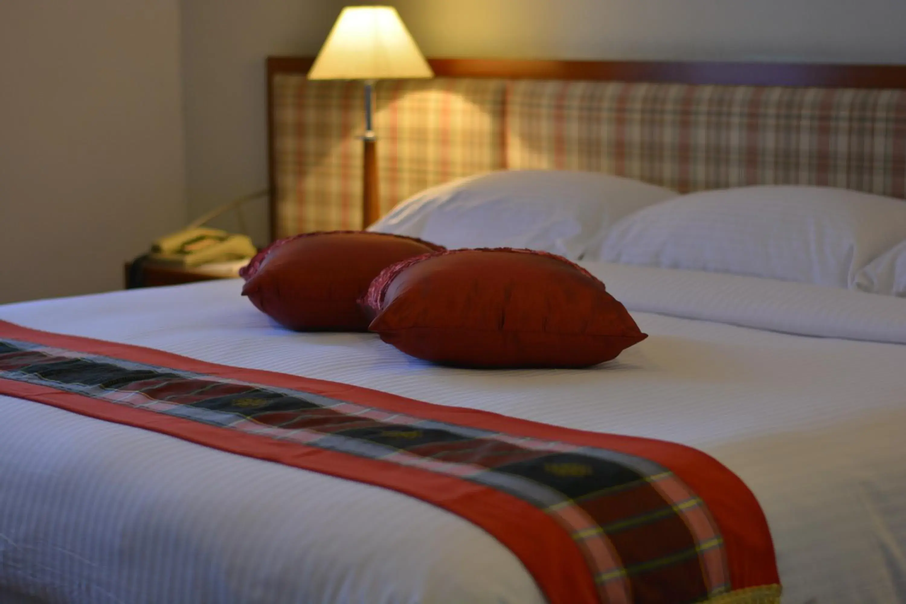 Night, Bed in The Maple Suite Night, Bed in The Maple Suite