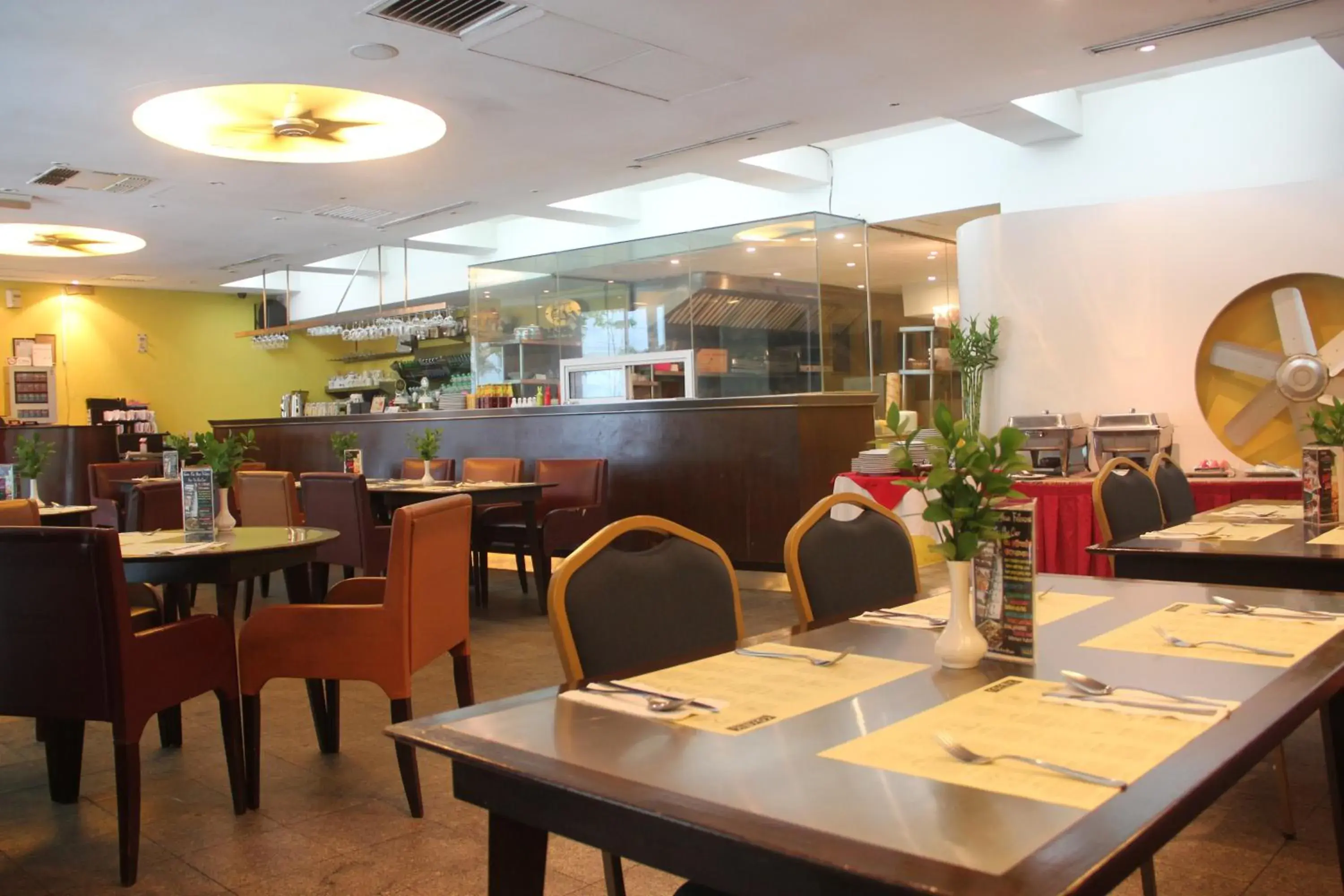 Restaurant/places to eat in The Maple Suite Restaurant/places to eat in The Maple Suite