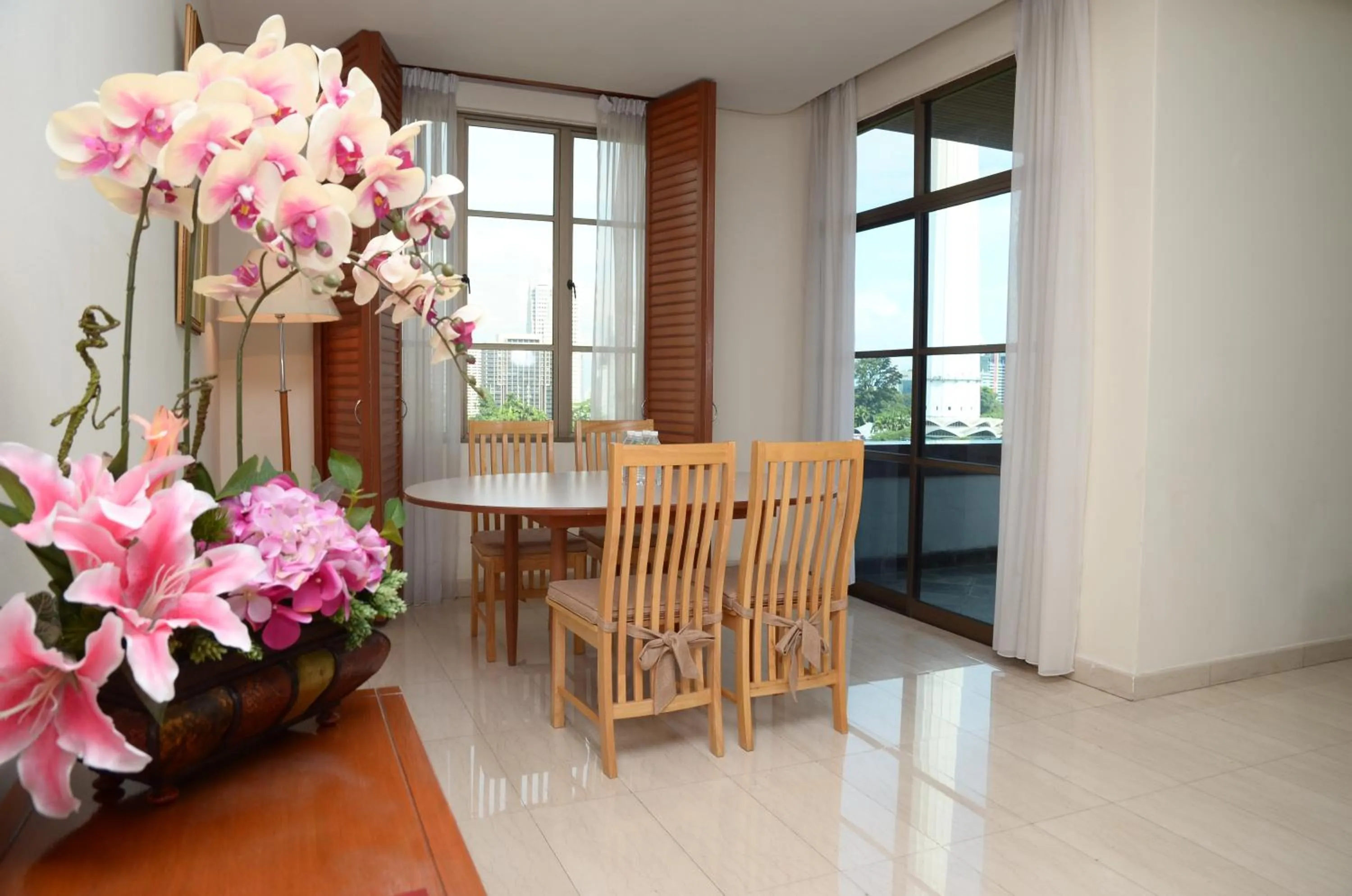 Dining area in The Maple Suite