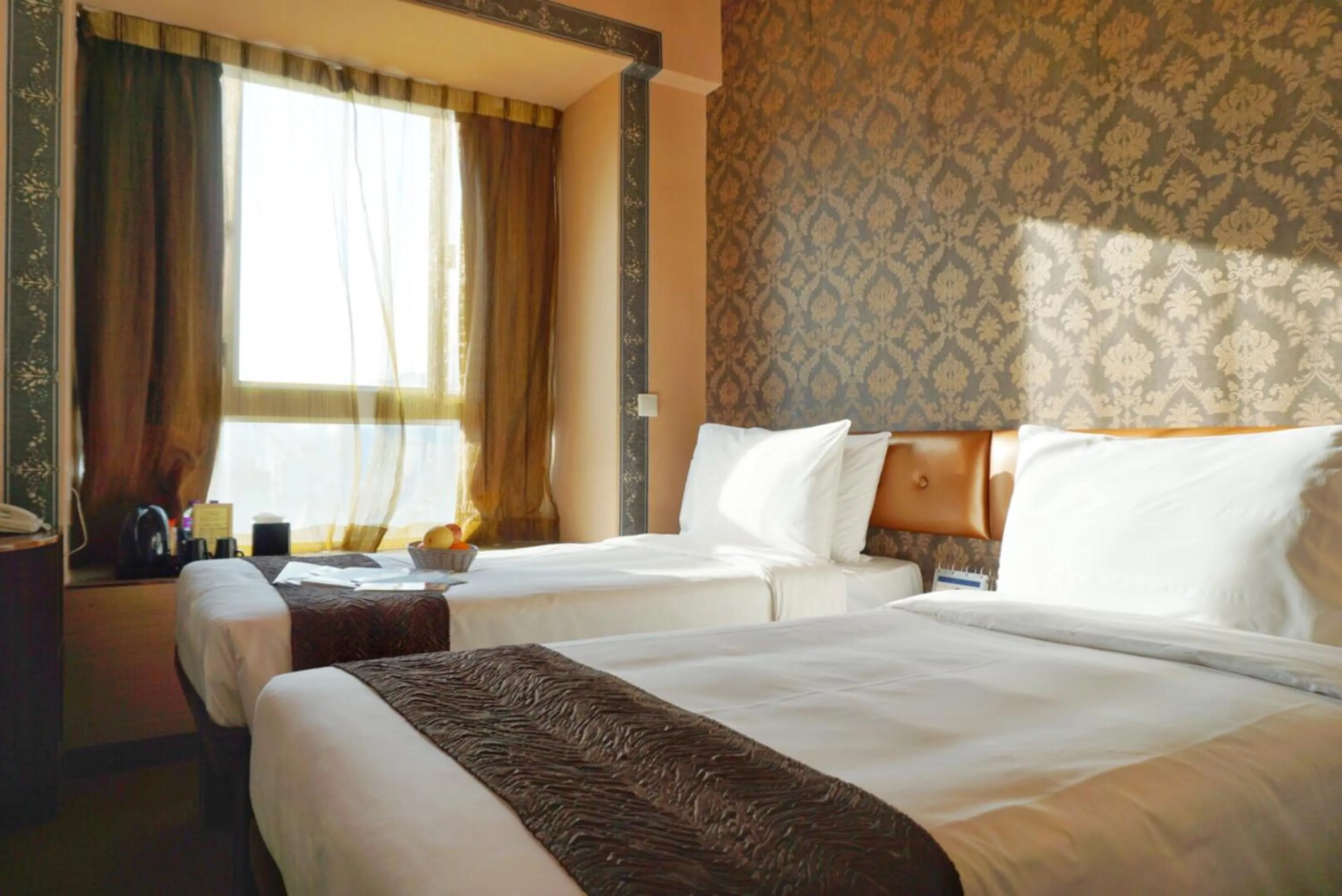 Photo of the whole room, Bed in Best Western Hotel Causeway Bay