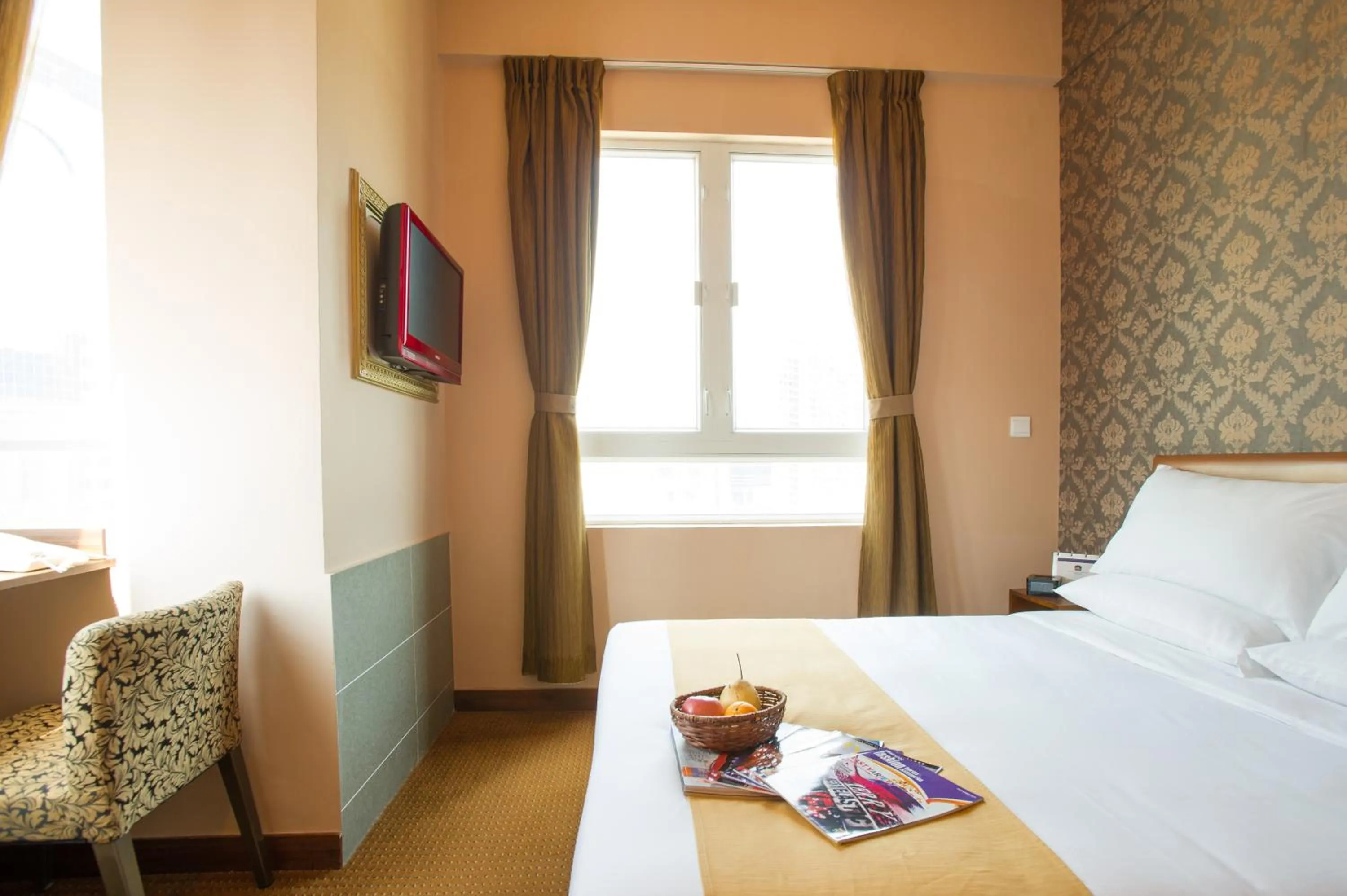 Photo of the whole room, Bed in Best Western Hotel Causeway Bay