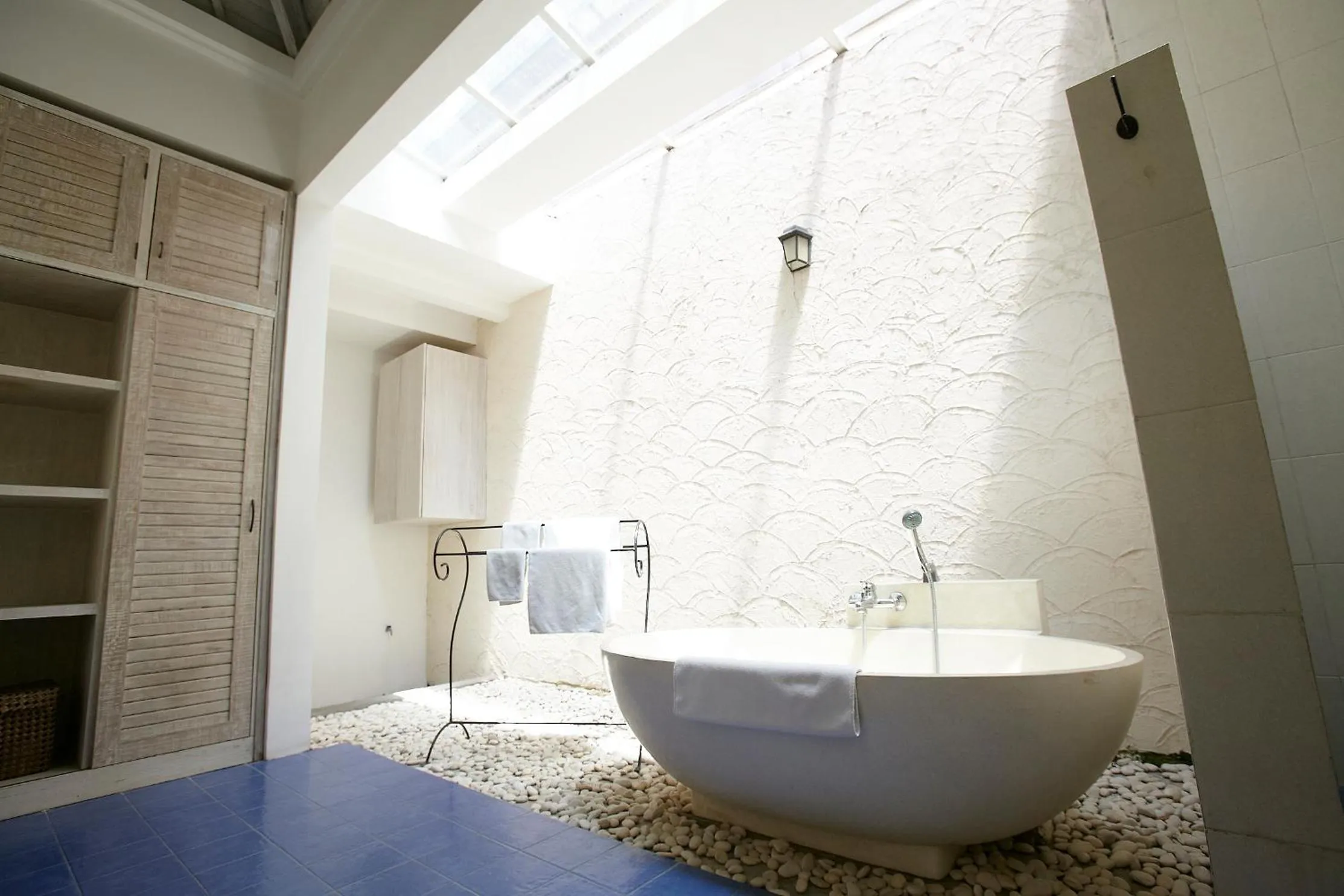 Bathroom in Artemis Villa Hotel