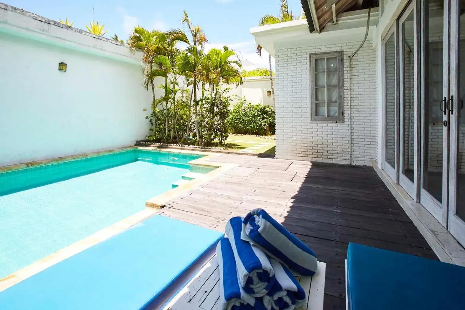 Swimming pool in Artemis Villa Hotel Swimming pool in Artemis Villa Hotel