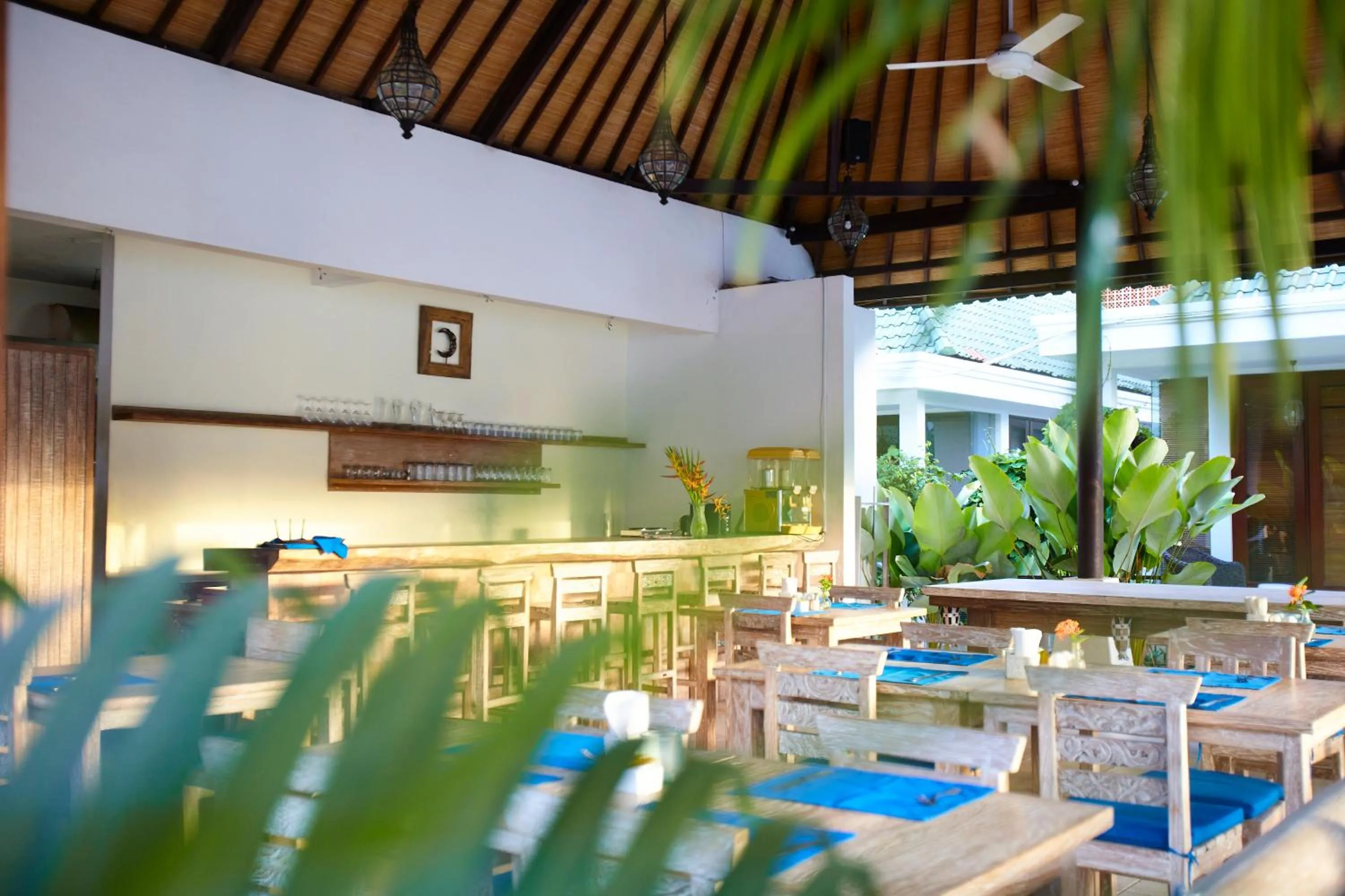 Restaurant/places to eat in Artemis Villa Hotel