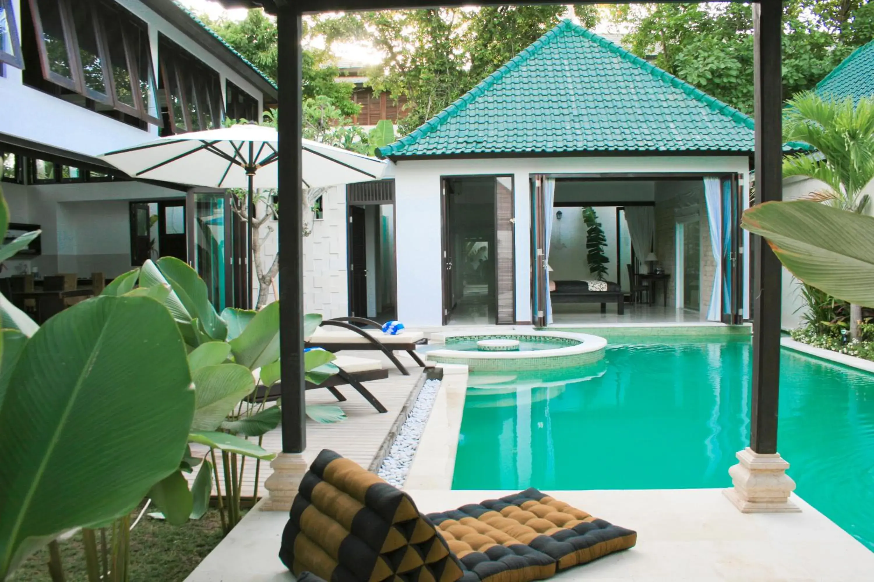 Pool view in Artemis Villa Hotel Pool view in Artemis Villa Hotel