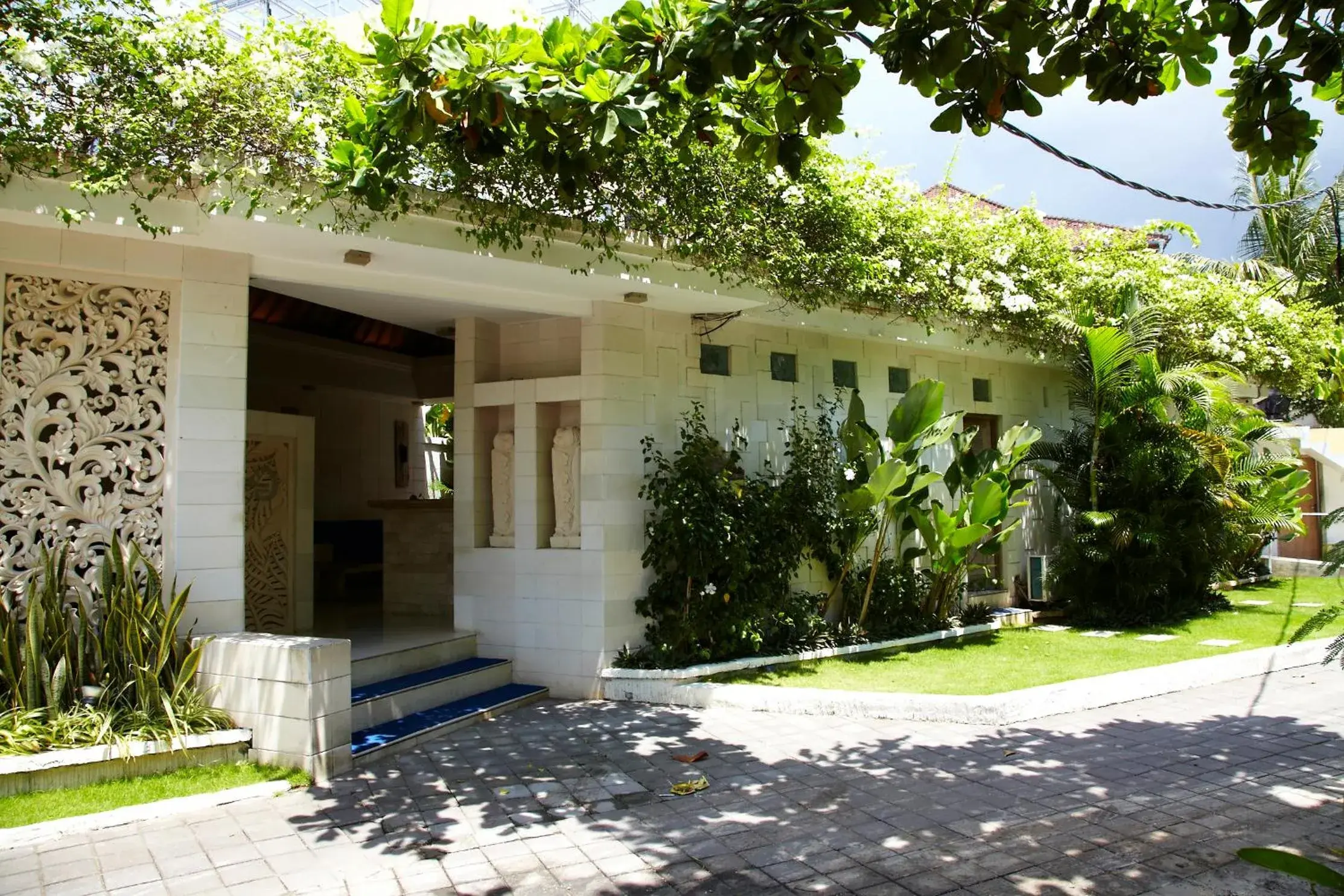 Facade/entrance in Artemis Villa Hotel Facade/entrance in Artemis Villa Hotel