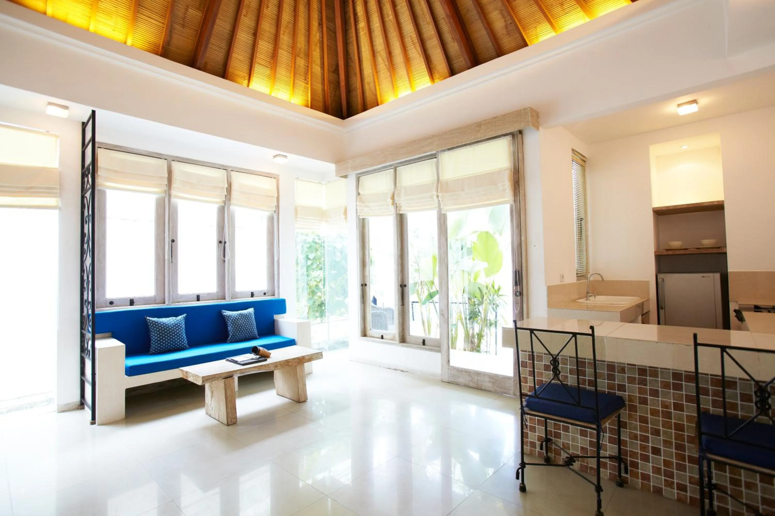 Living room in Artemis Villa Hotel