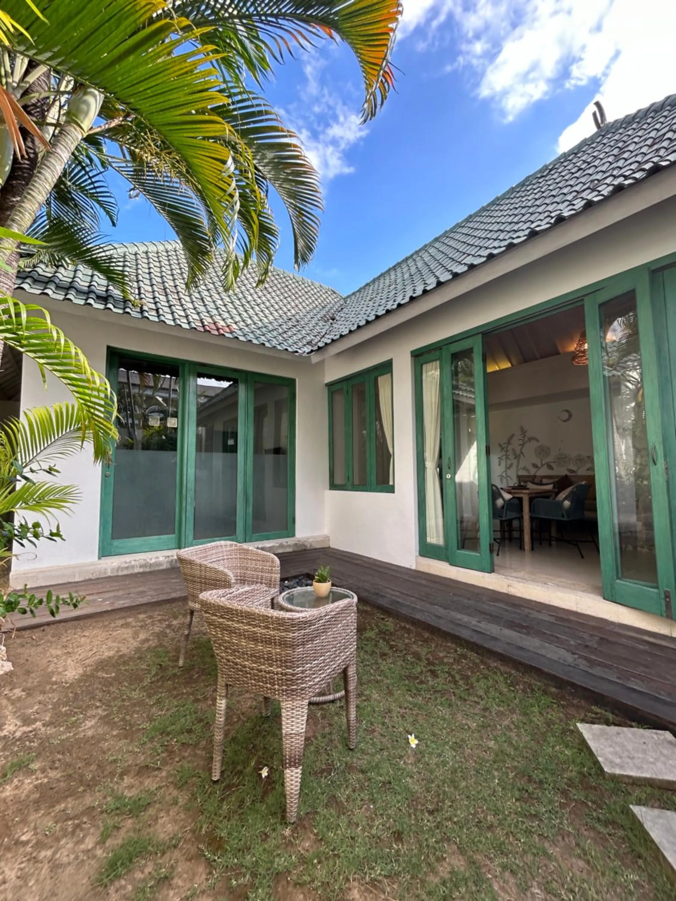 Garden in Artemis Villa Hotel