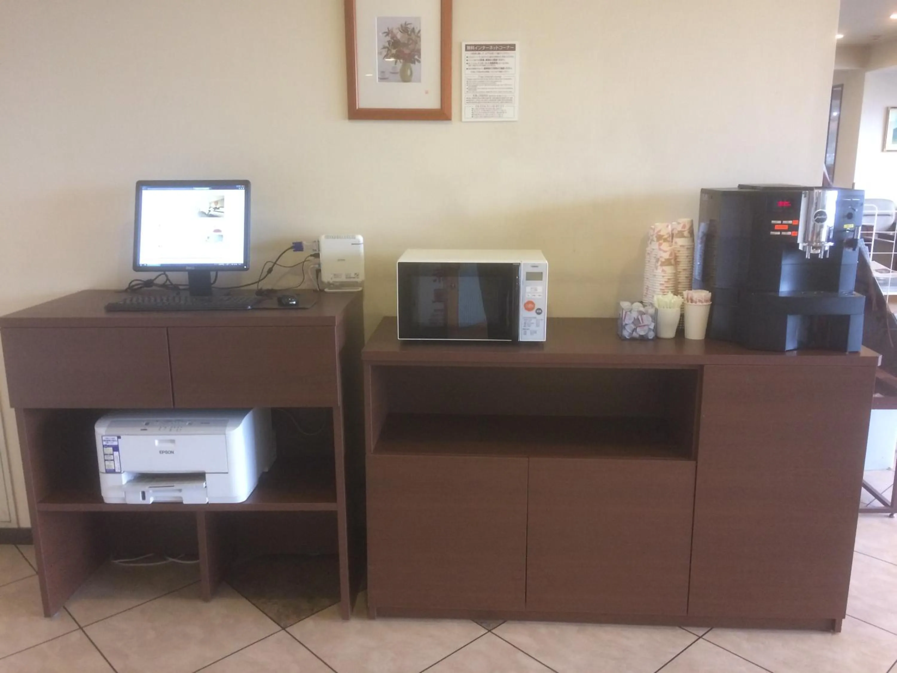 Communal lounge/ TV room in Hotel Route-Inn Kawaguchiko