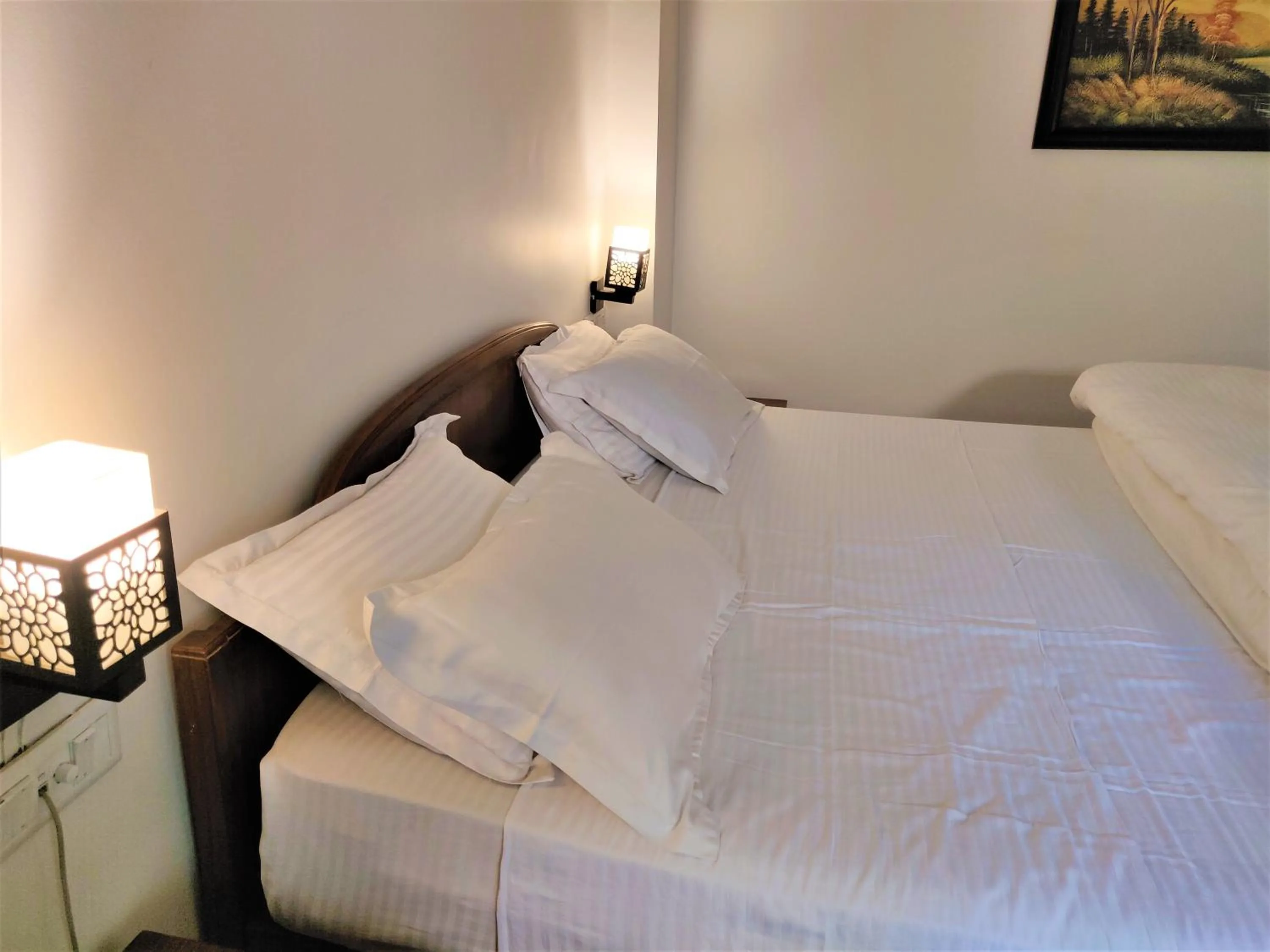 Bedroom, Bed in Cp Villa - Rooms with Patio
