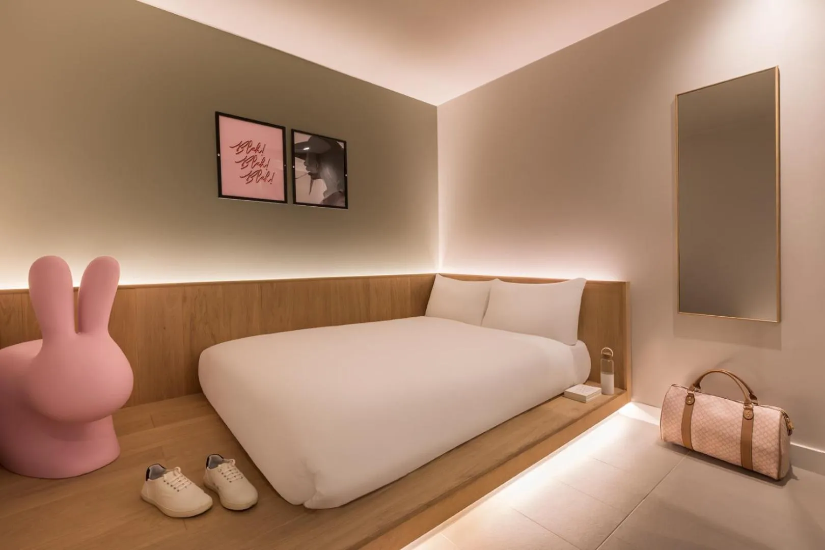 Bedroom, Bed in Assembly Leicester Square