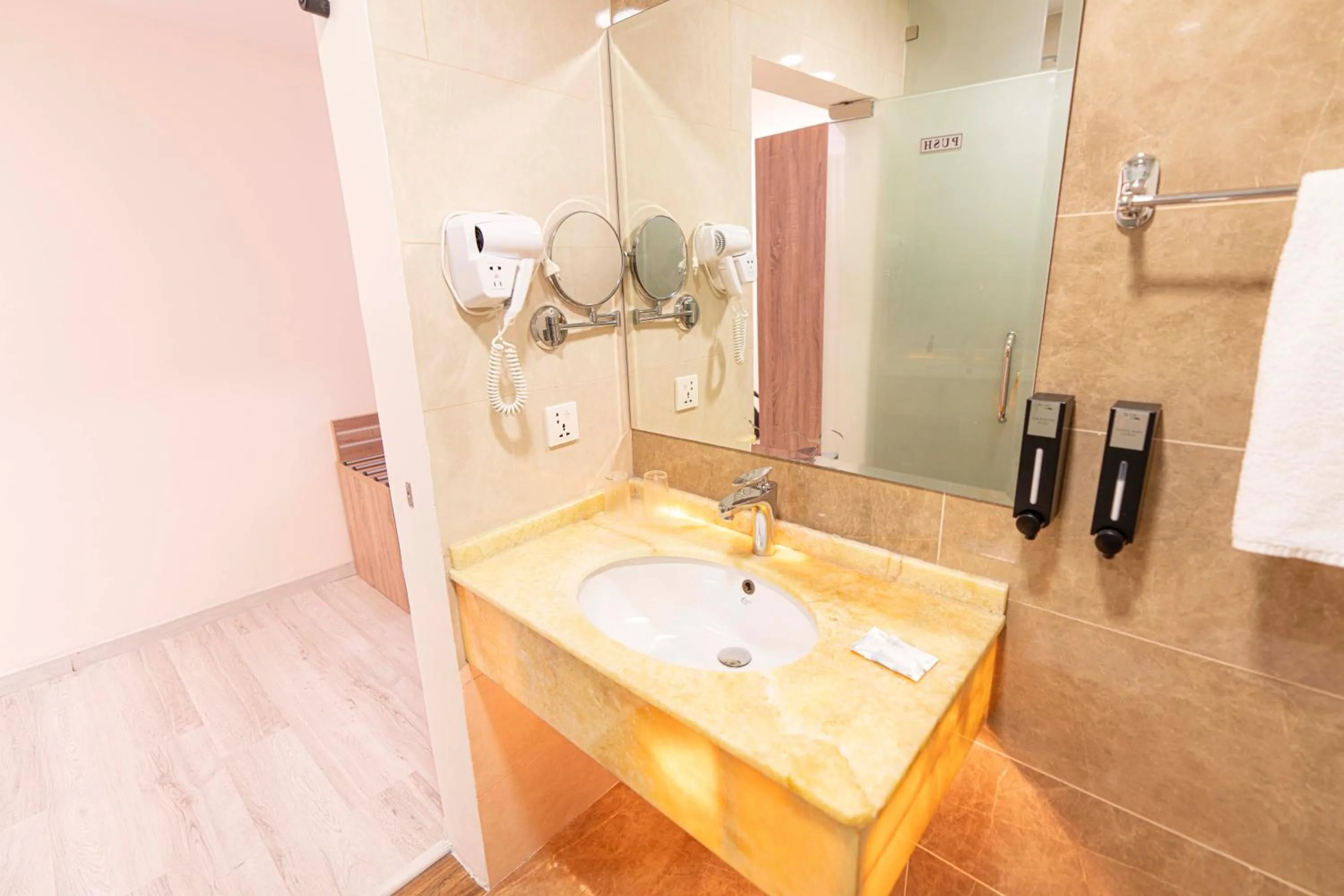 Toilet in Petra Moon Hotel