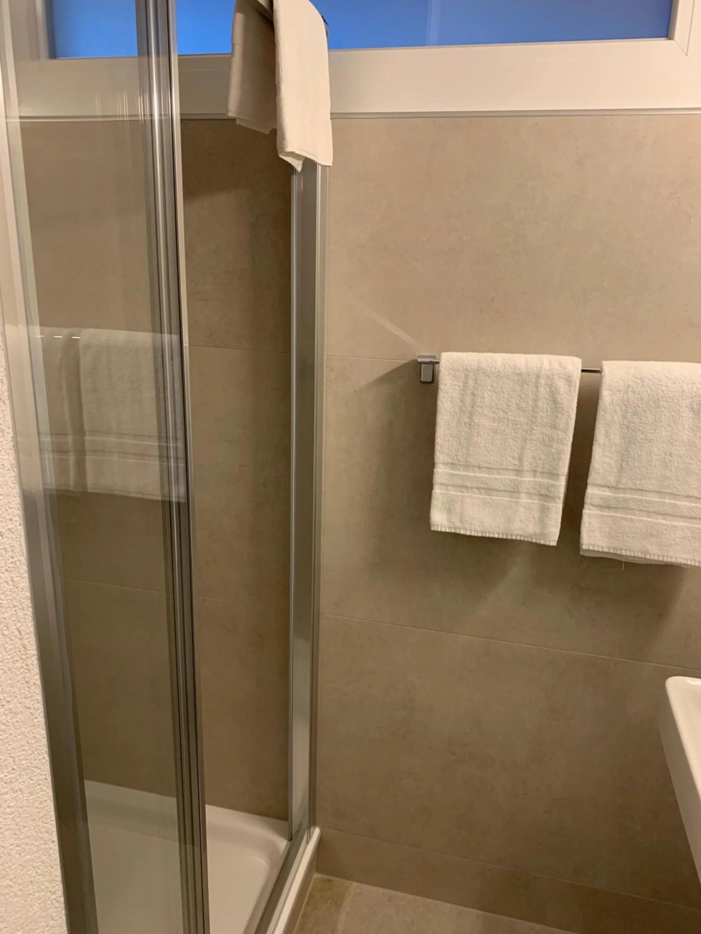 Shower in Eh!Toi Self Motel