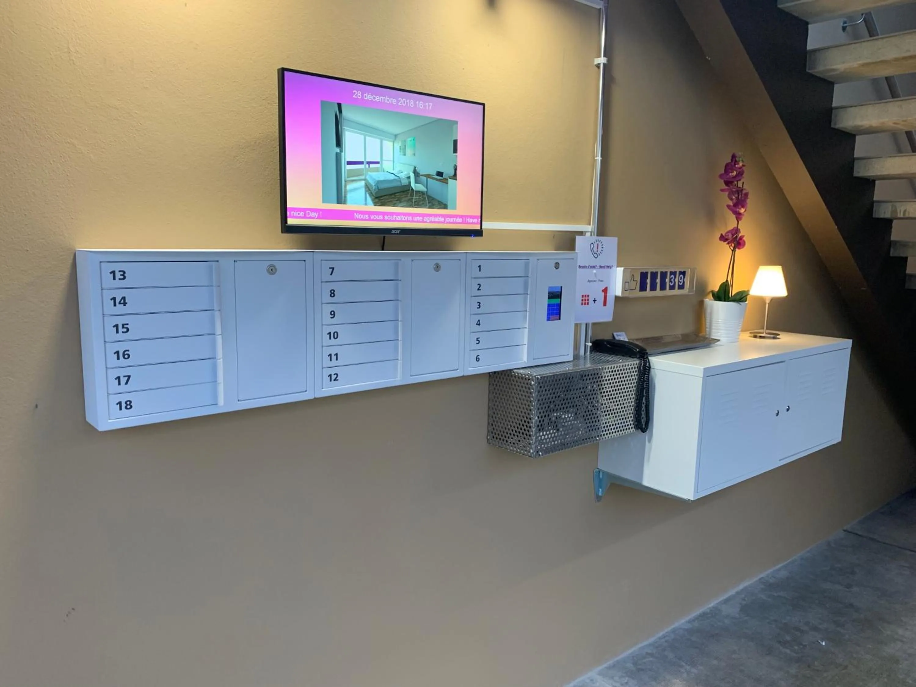 TV and multimedia in Eh!Toi Self Motel