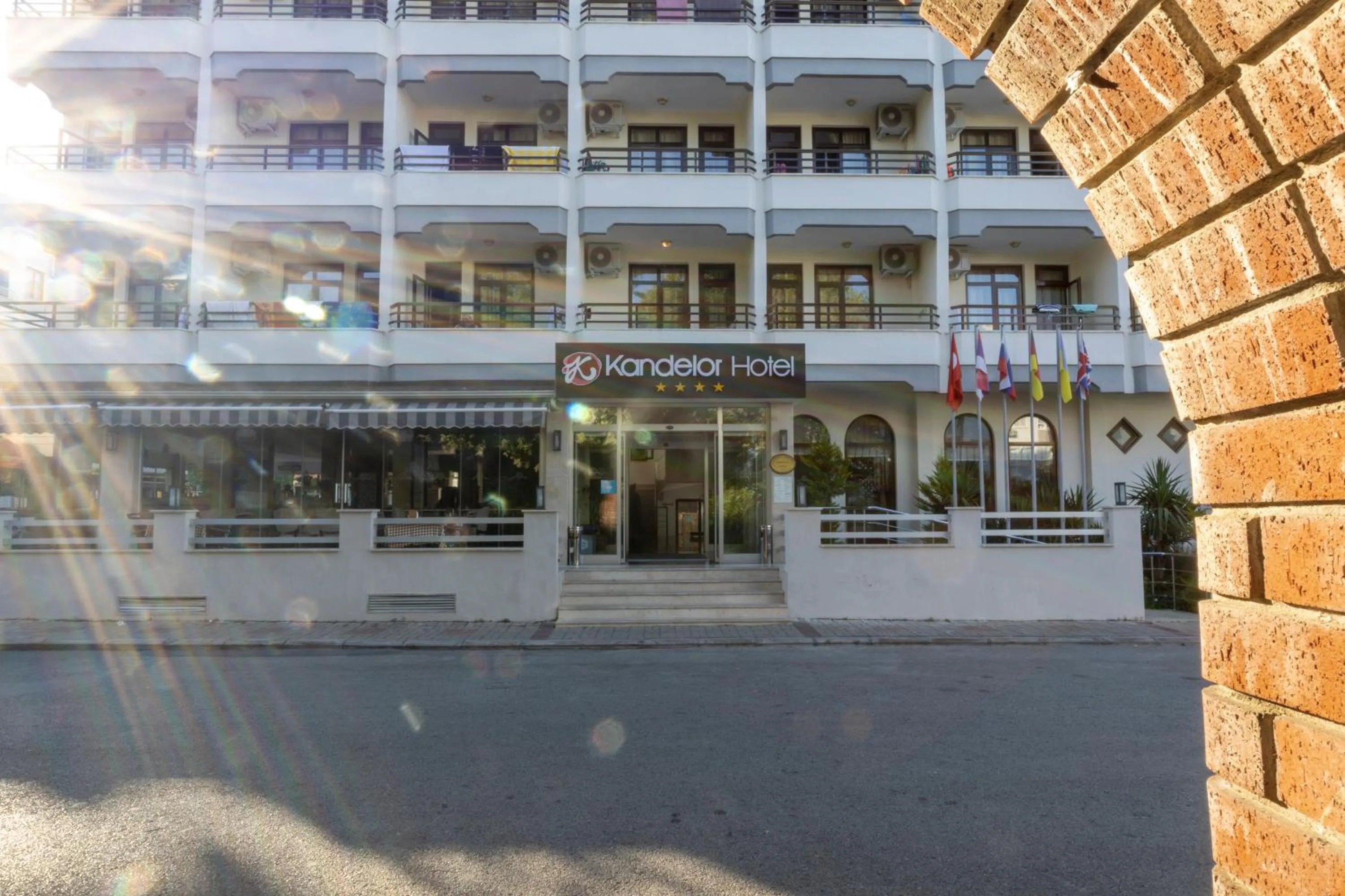 Property building in Kandelor Hotel