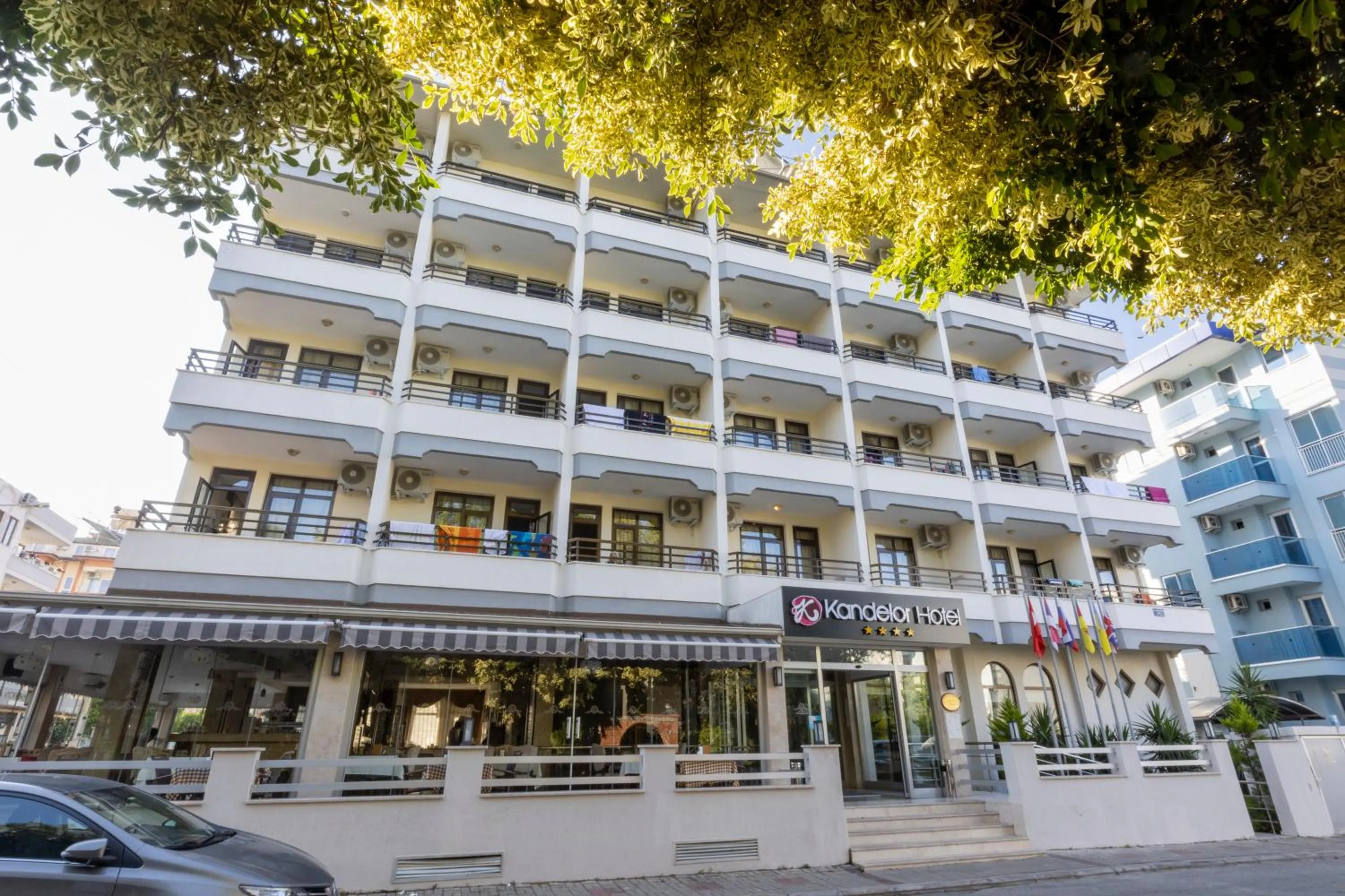 Property building in Kandelor Hotel