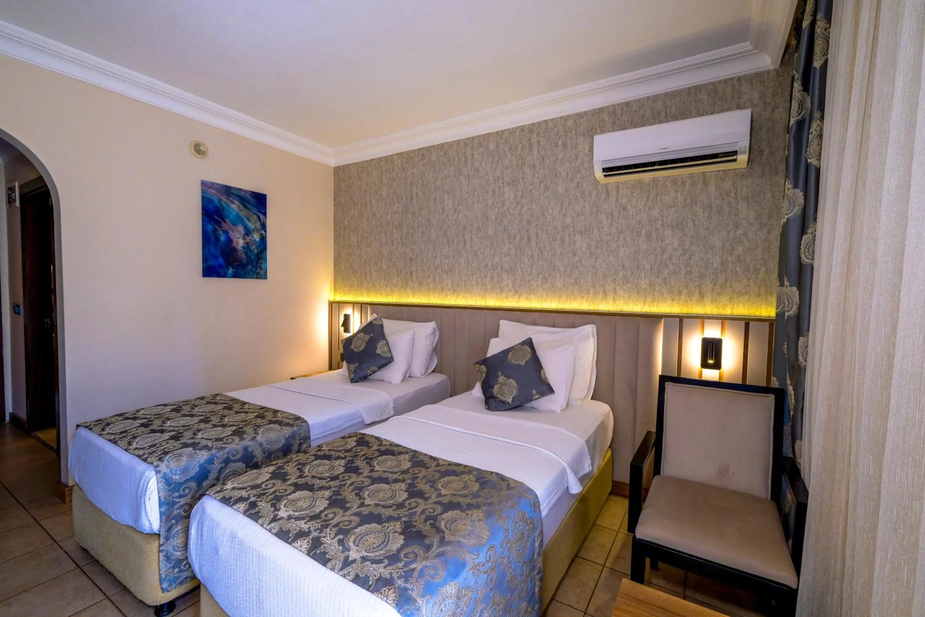 Bed in Kandelor Hotel