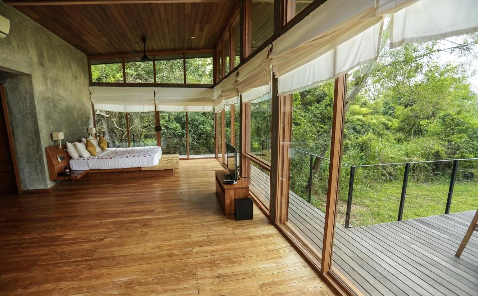 Balcony/Terrace, Bed in Wild Grass Nature Resort
