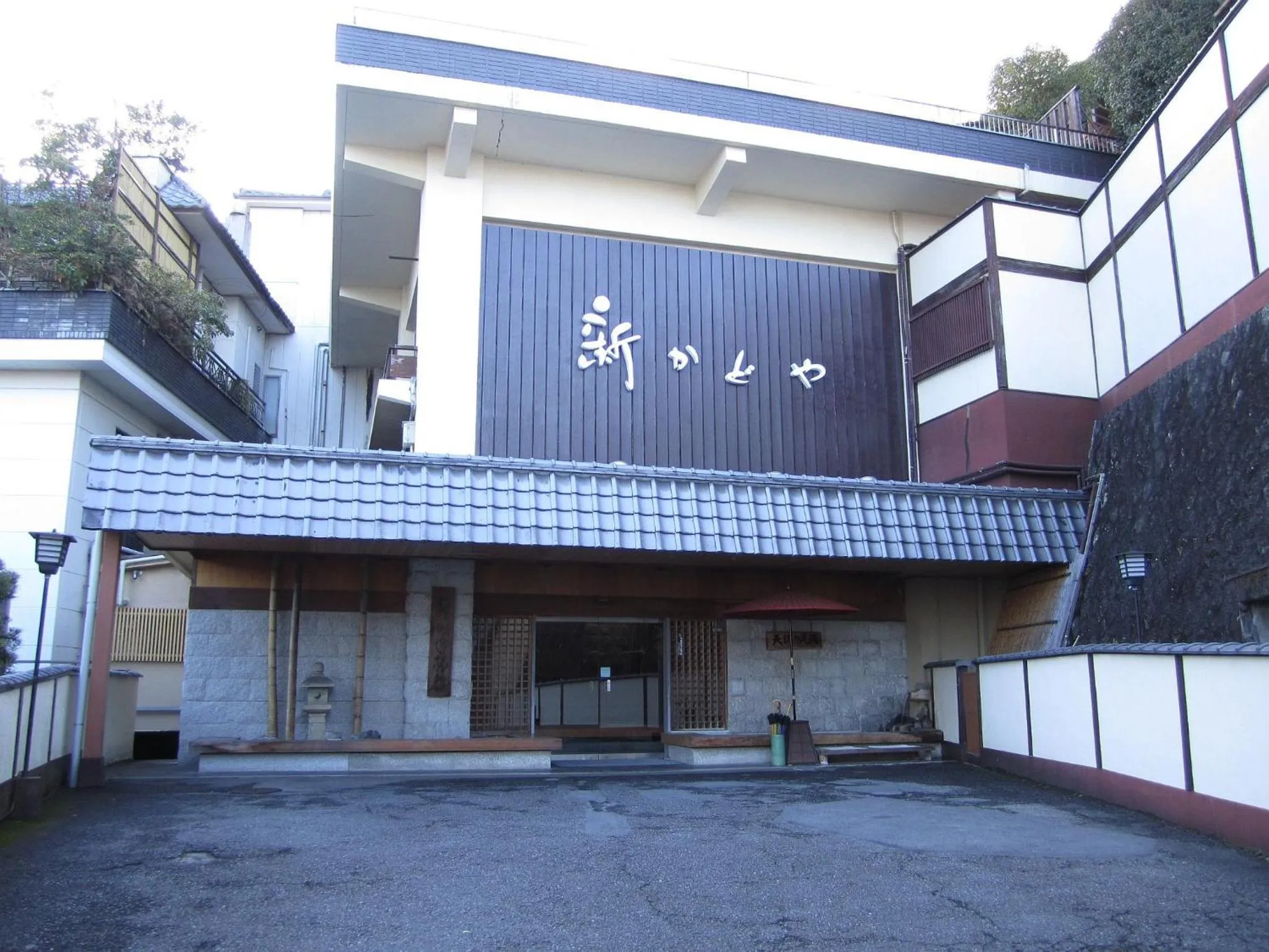 Property building in Shin Kadoya