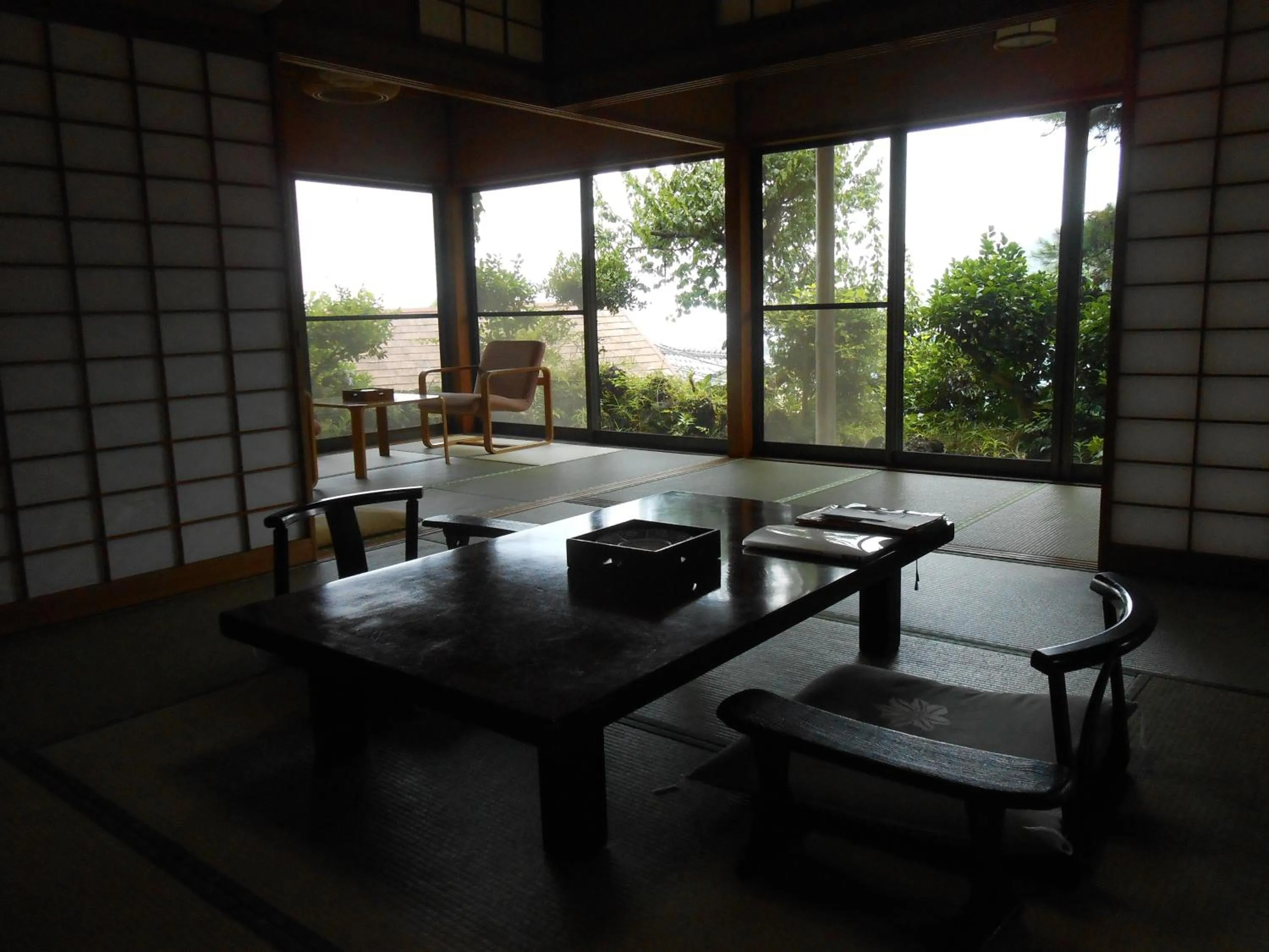 Seating area in Shin Kadoya