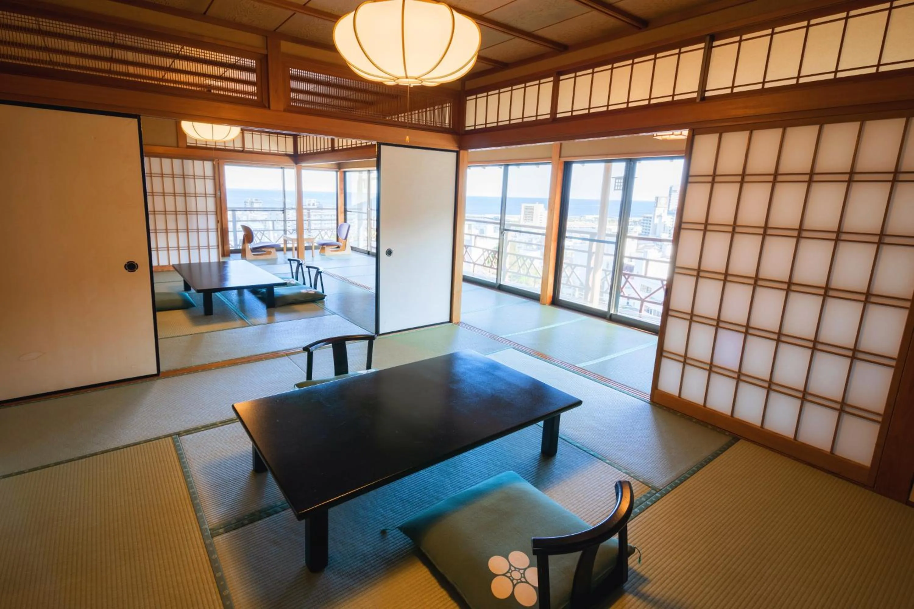 Photo of the whole room in Shin Kadoya