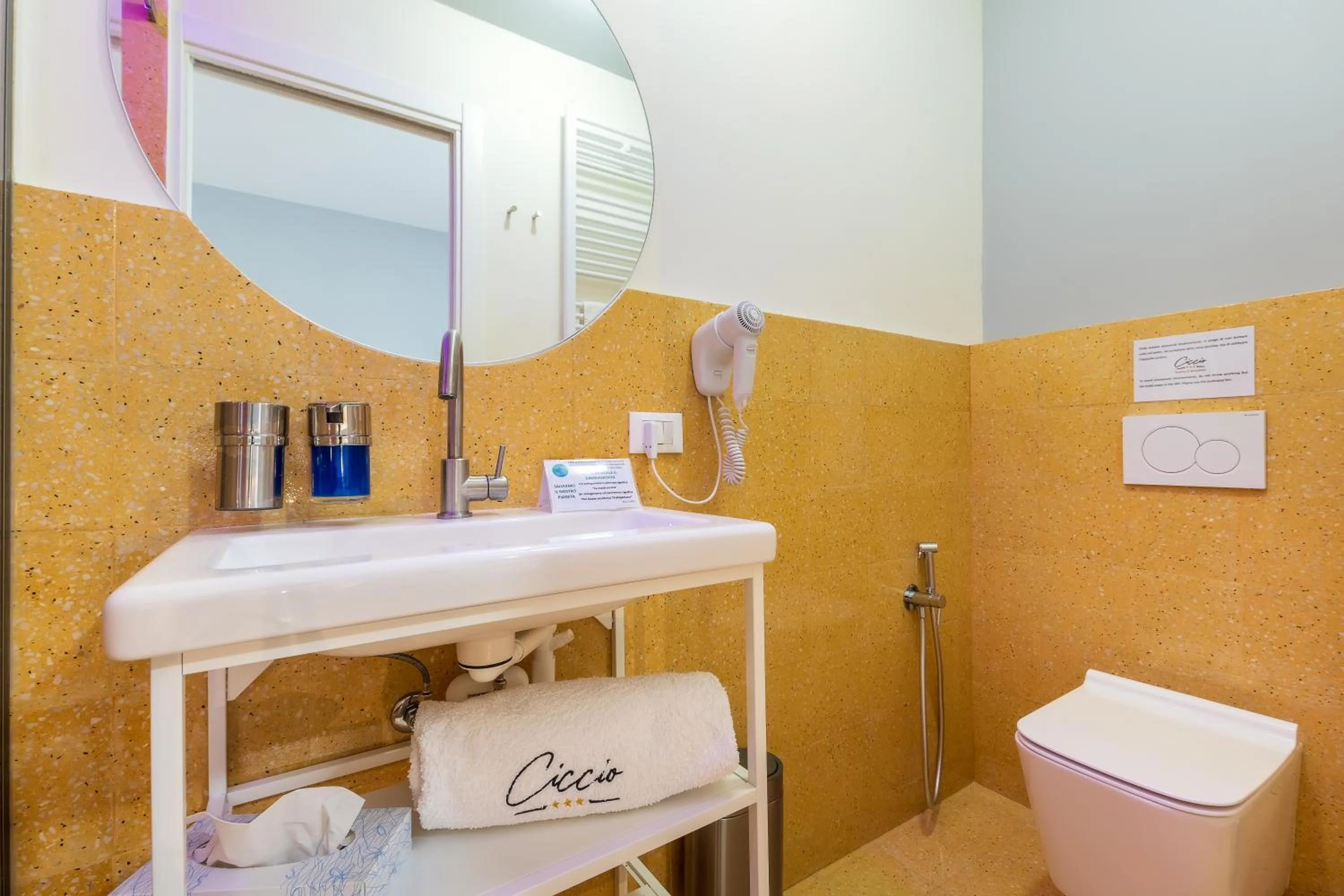 Toilet in Ciccio Rooms and breakfast - Self check-in