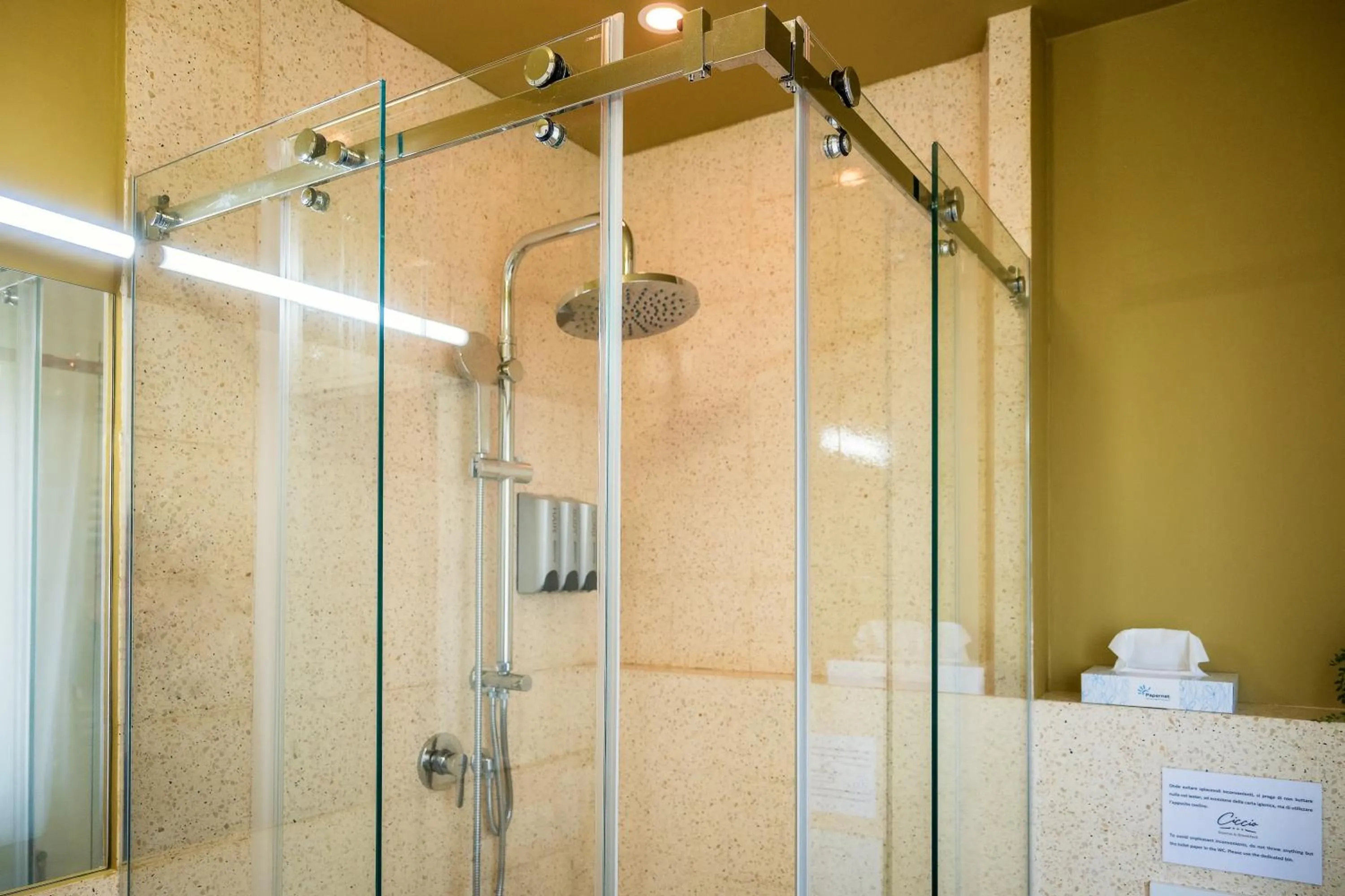Shower in Ciccio Rooms and breakfast - Self check-in