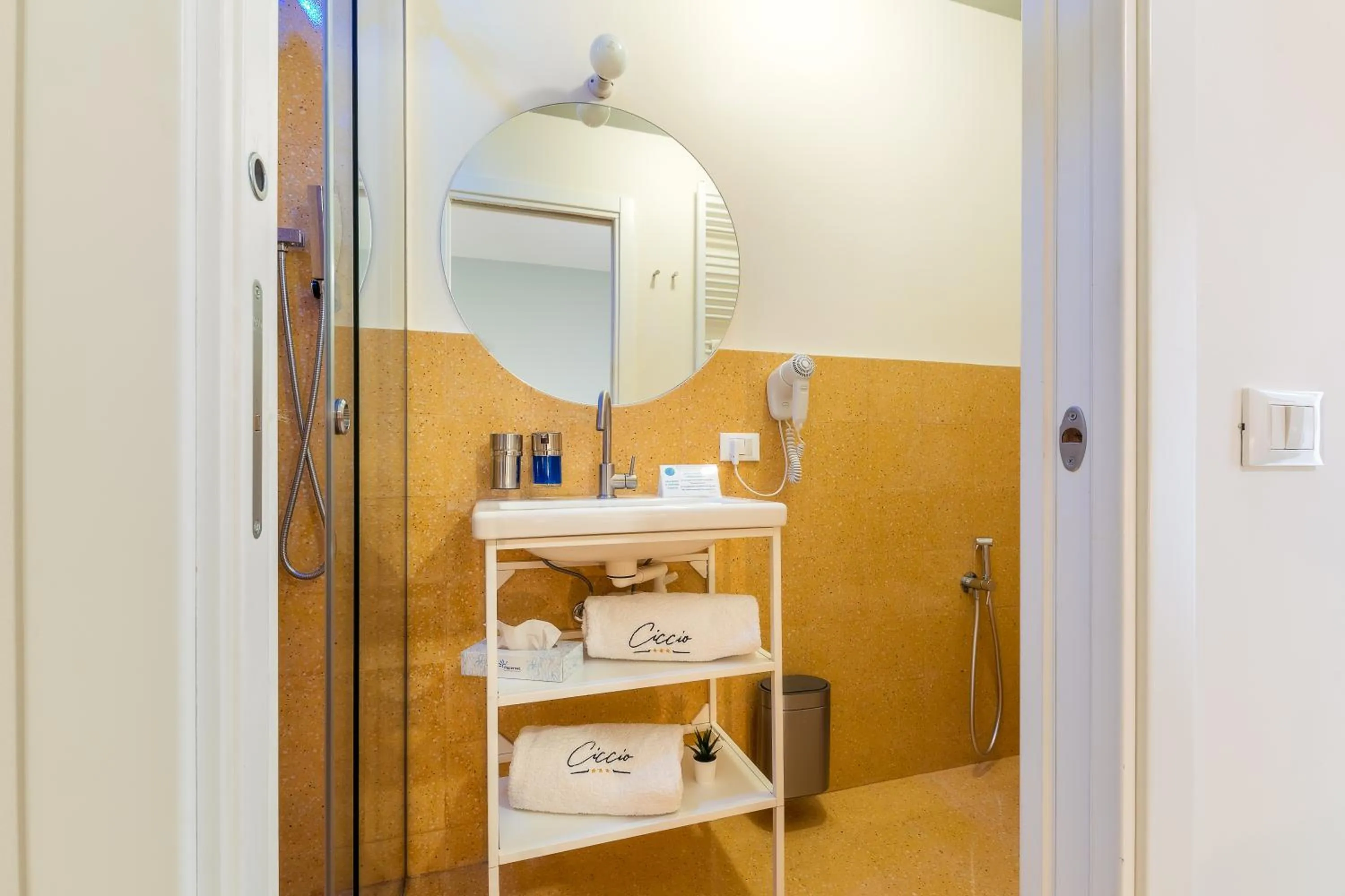 Shower in Ciccio Rooms and breakfast - Self check-in