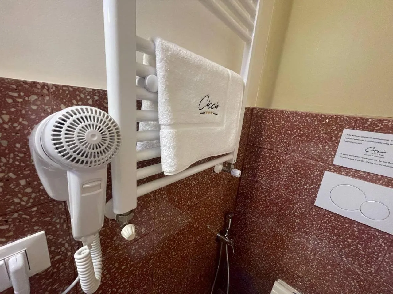 hair dryier in Ciccio Rooms and breakfast - Self check-in