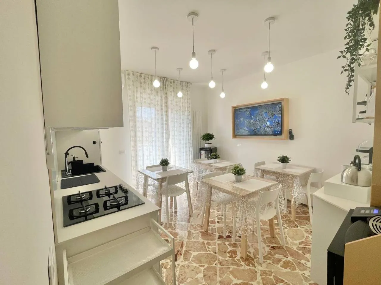 Communal lounge/ TV room in Ciccio Rooms and breakfast - Self check-in