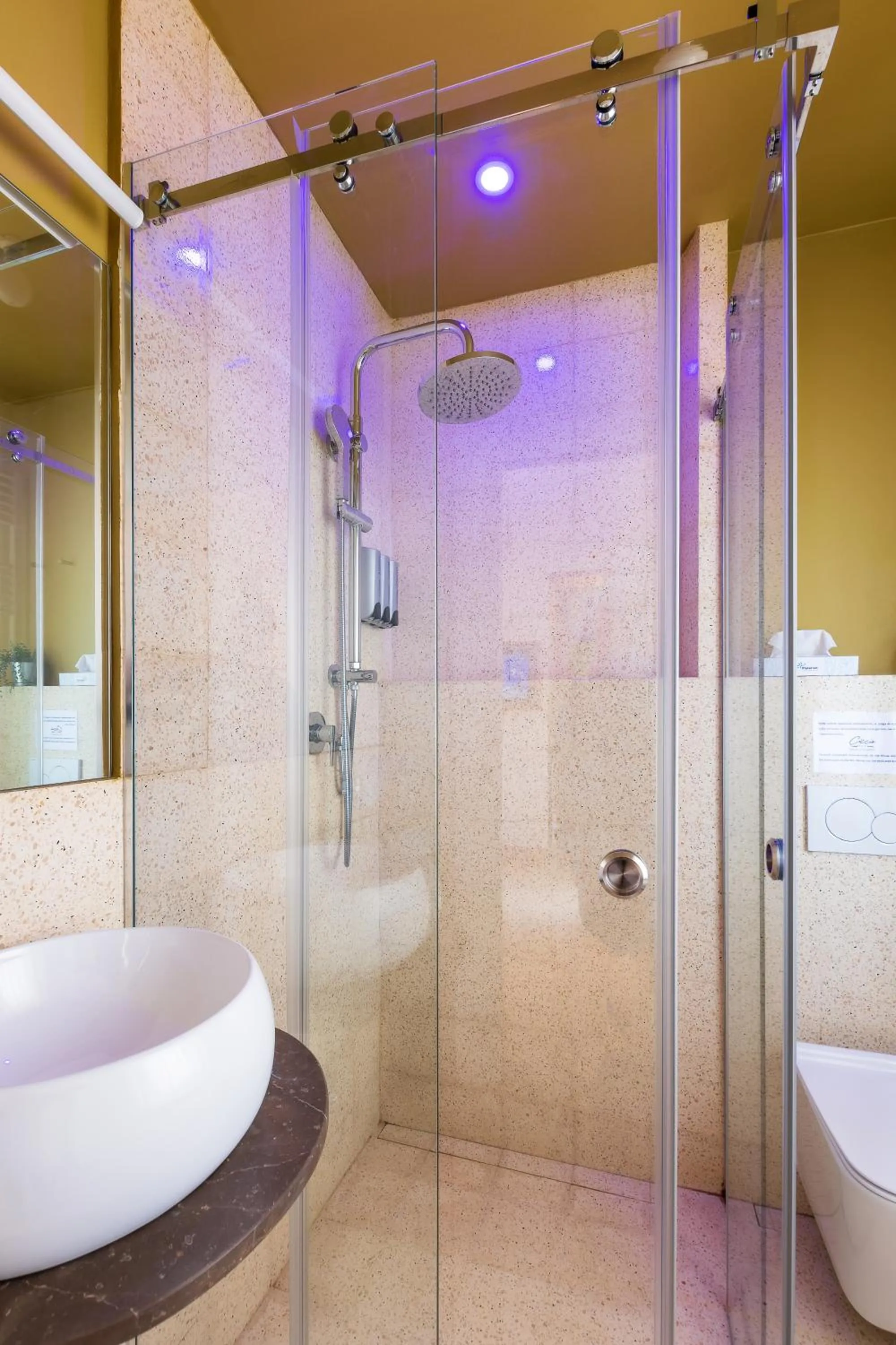 Shower in Ciccio Rooms and breakfast - Self check-in