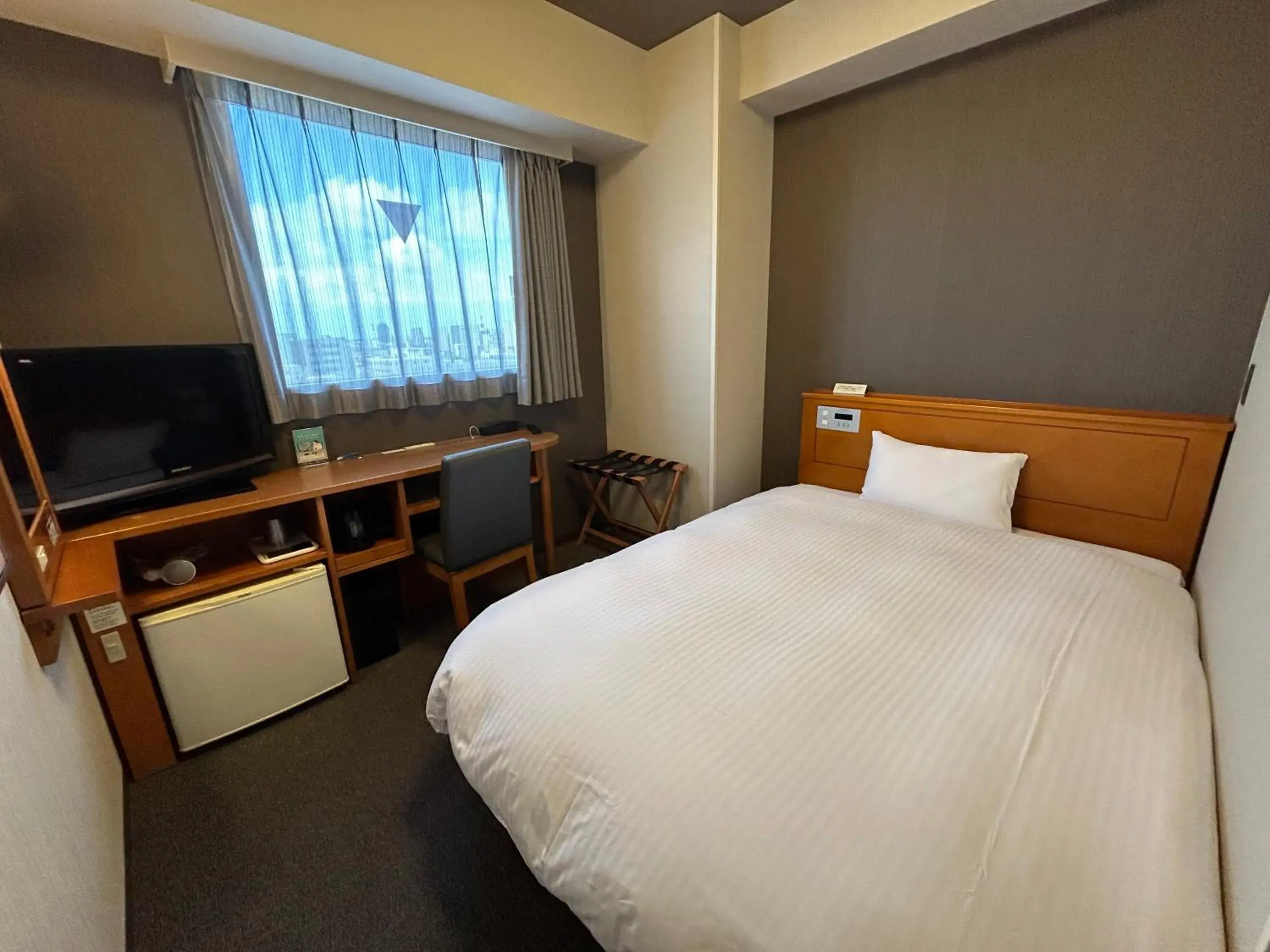 Photo of the whole room, Bed in Hotel Route-Inn Kanazawa Ekimae Photo of the whole room, Bed in Hotel Route-Inn Kanazawa Ekimae