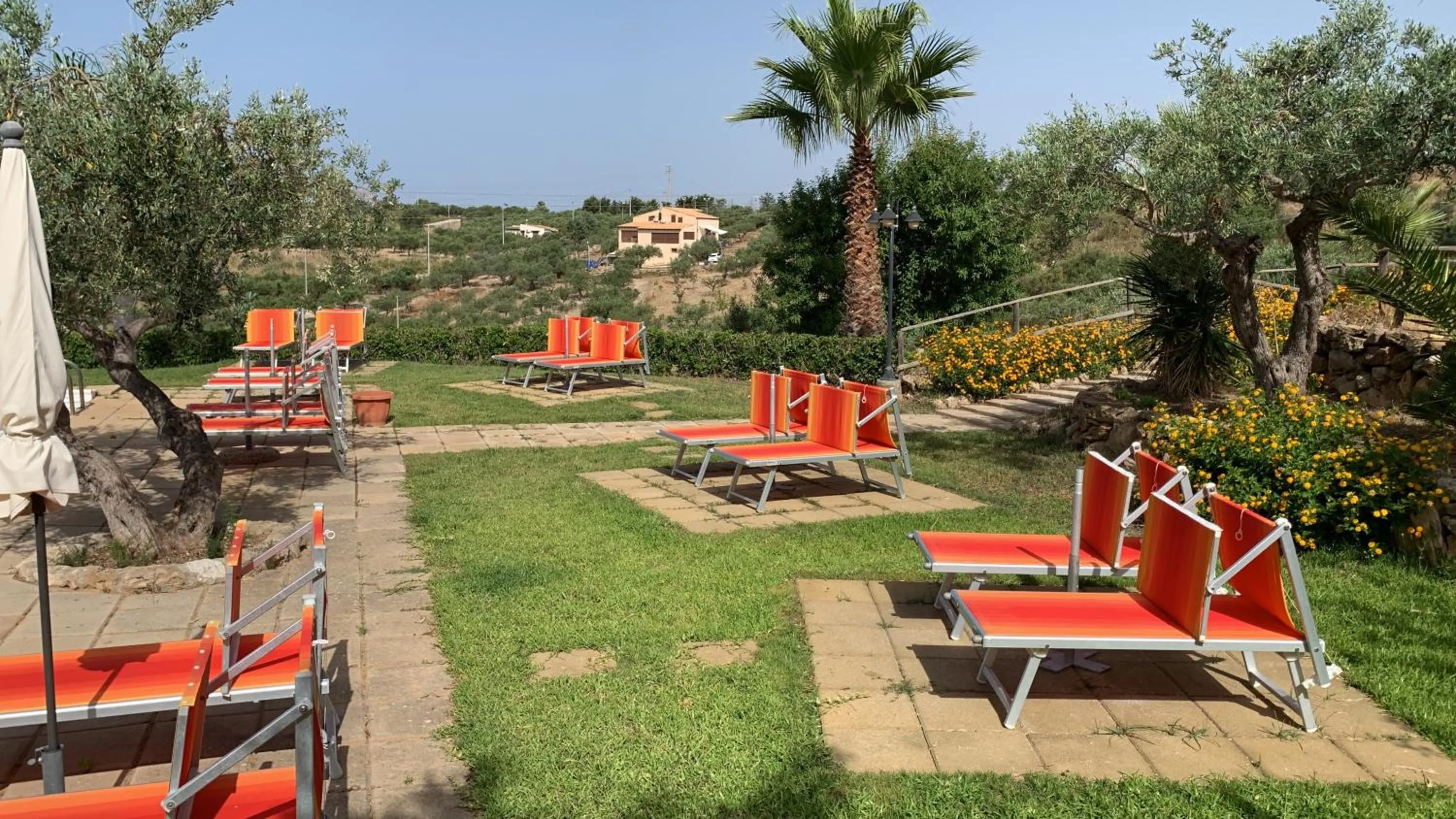 sunbed in Residence La Luna Nel Pozzo