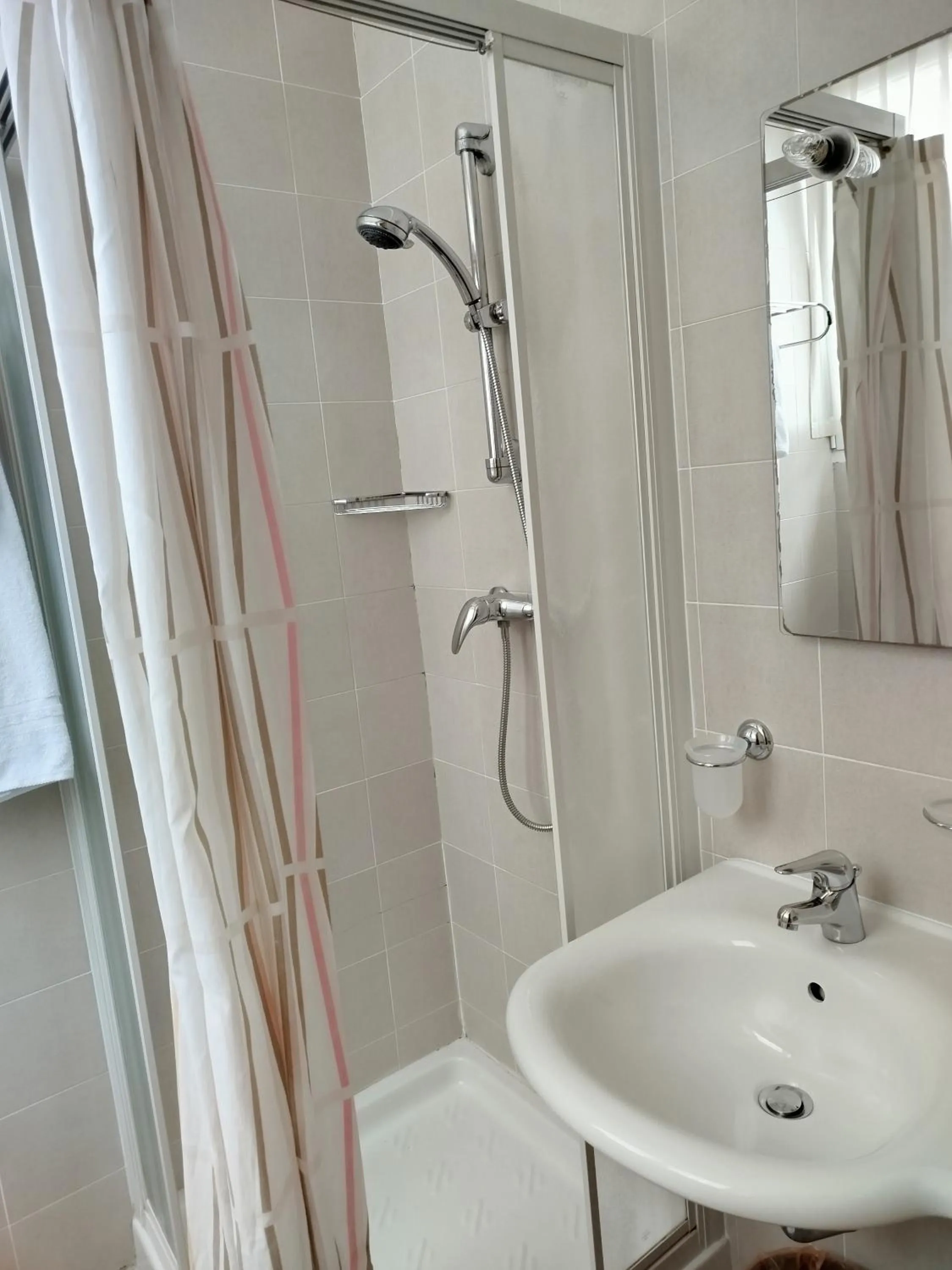 Shower in Hotel Silva Frontemare