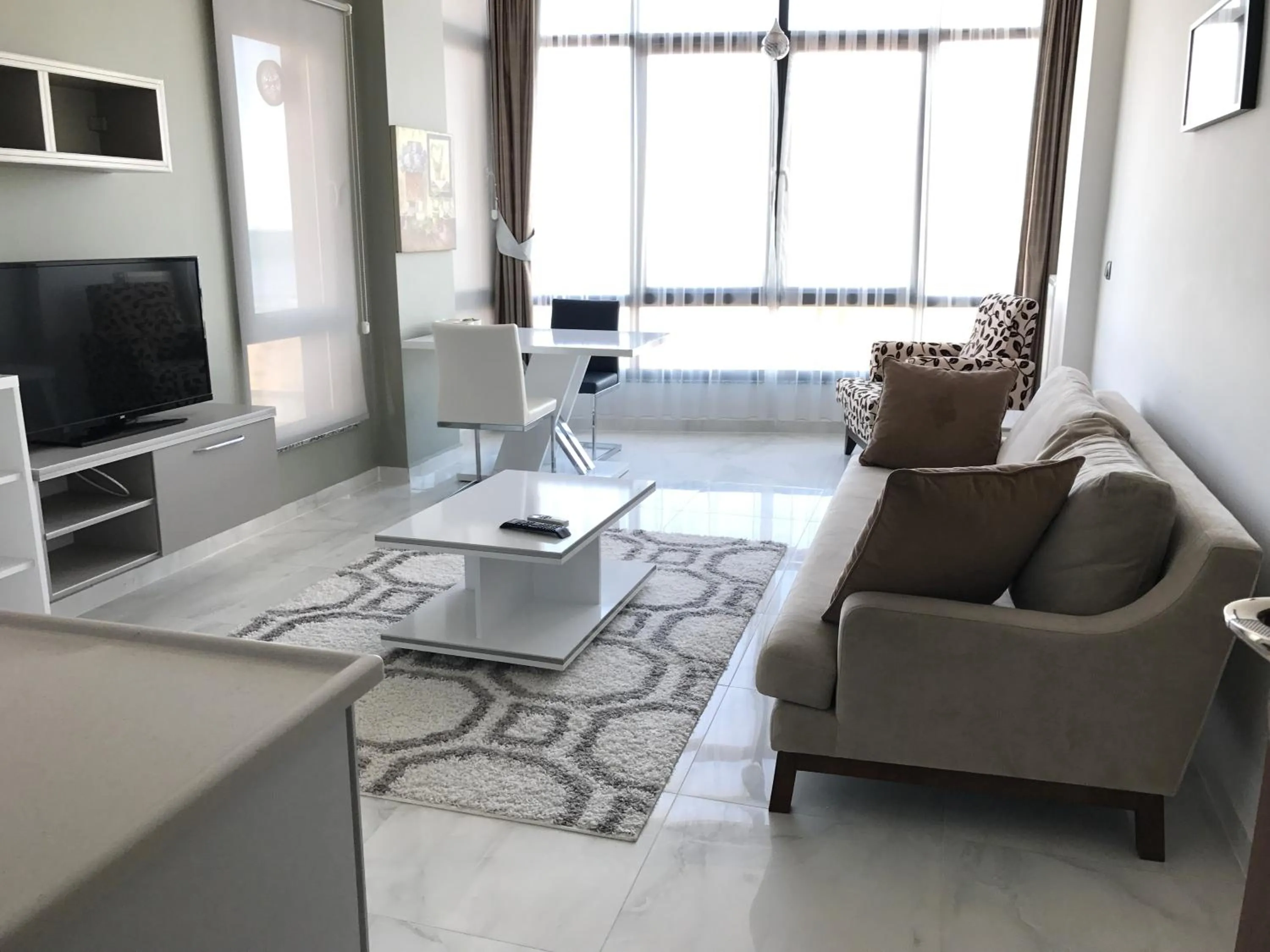 Communal lounge/ TV room in Güzel Yalı Evleri Residence &Apart Hotel