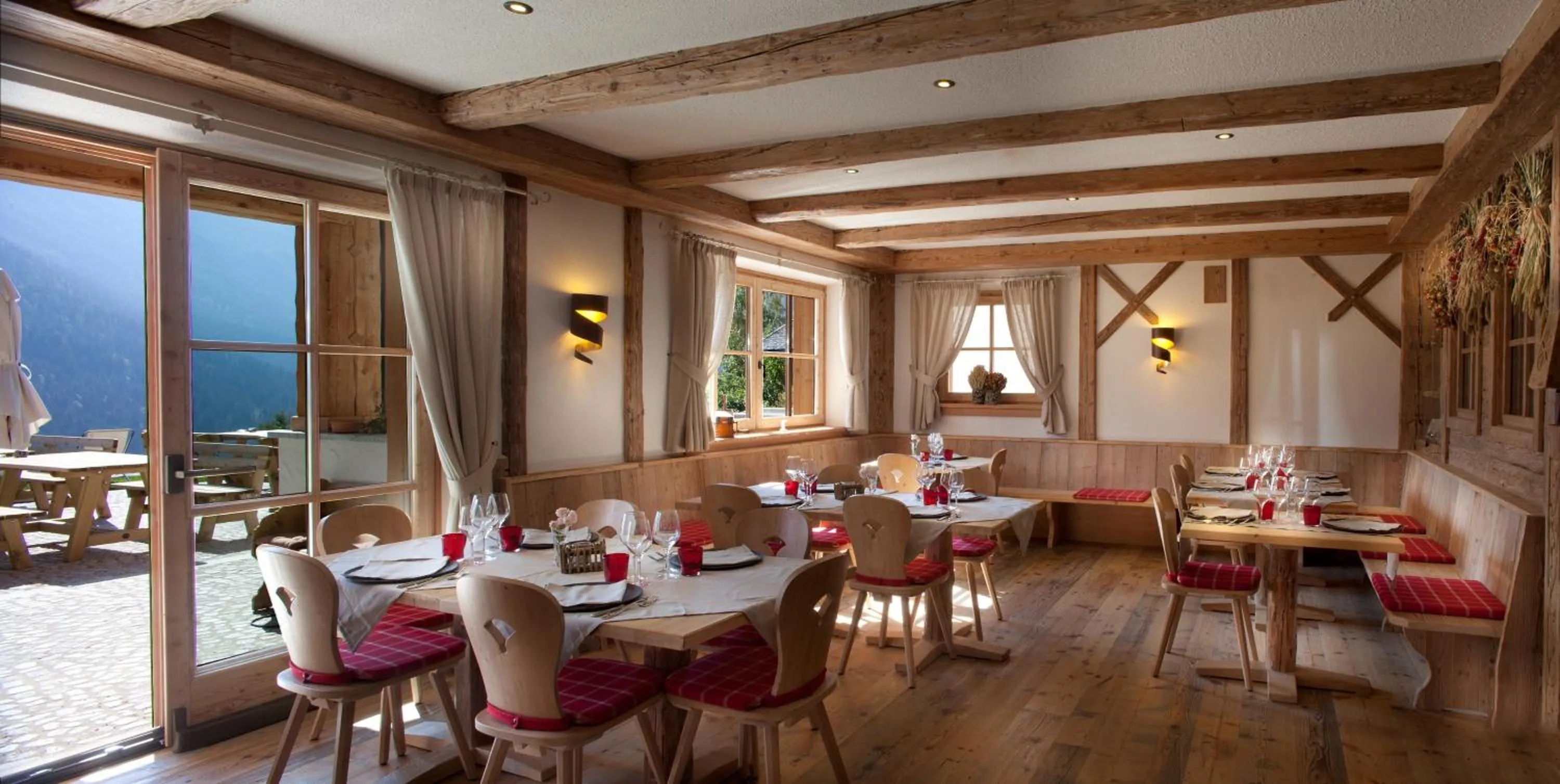 Restaurant/places to eat in Fogajard Lovely Chalet