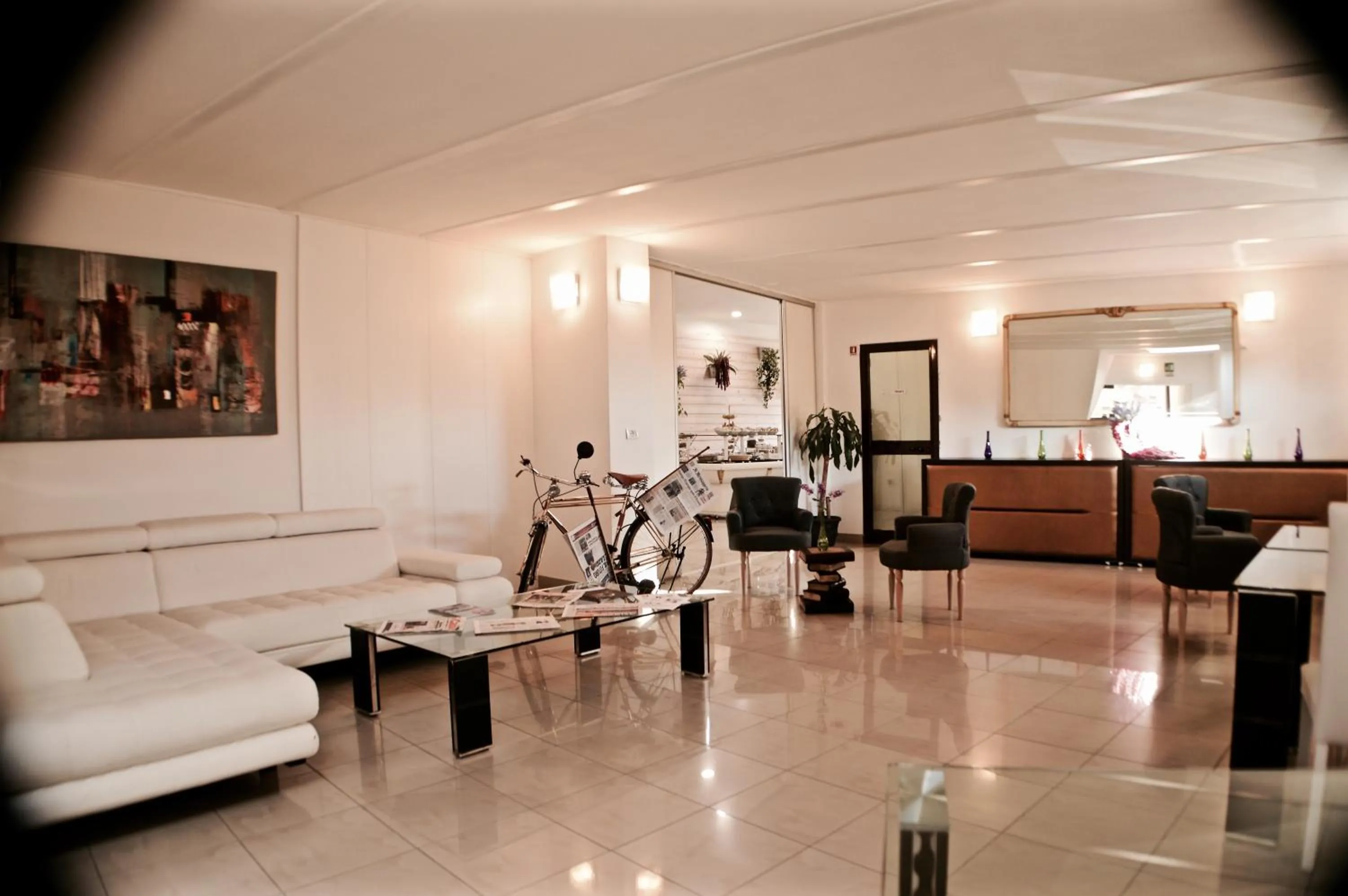 Communal lounge/ TV room in Hotel Darival Nomentana