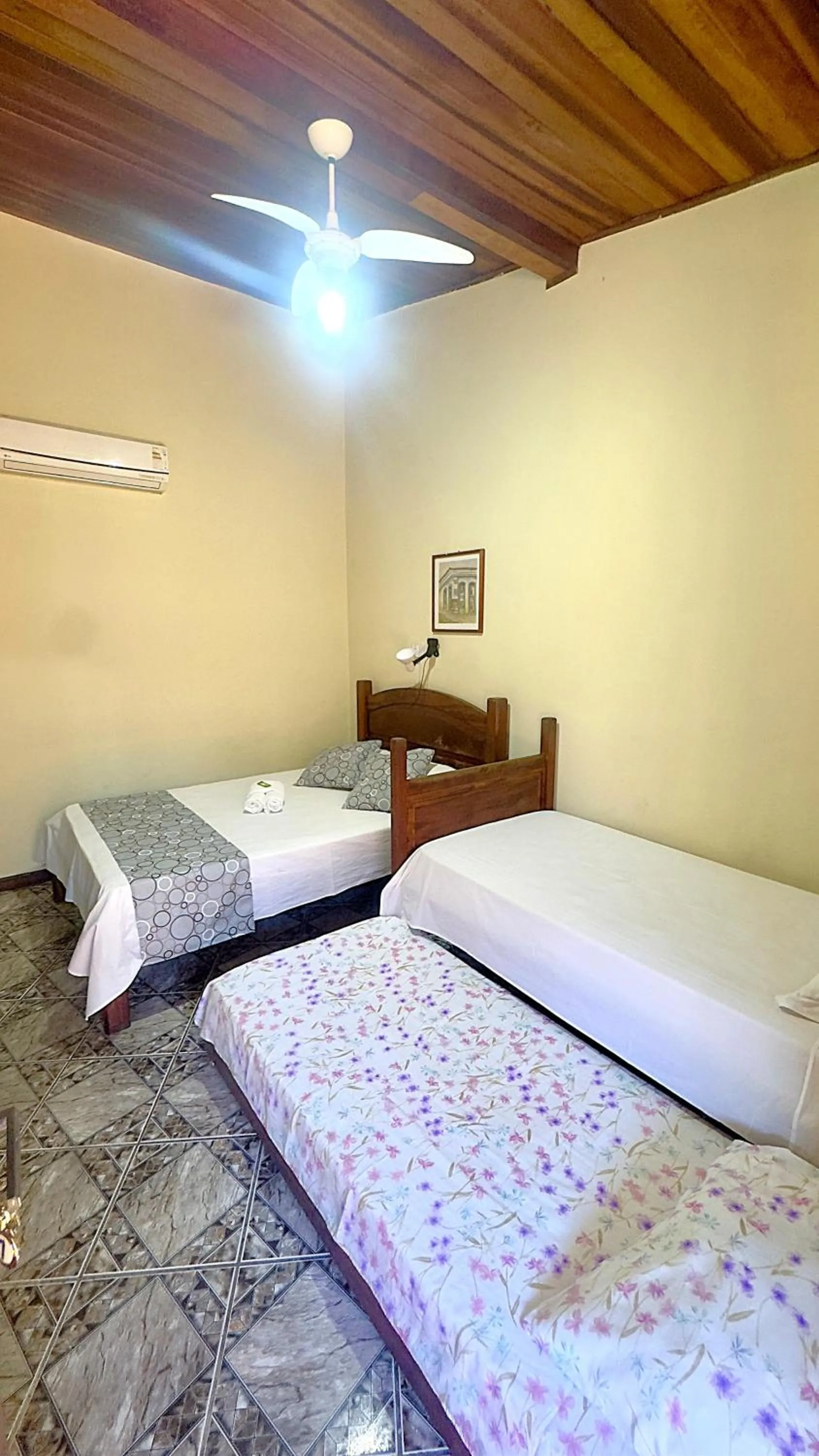 Bed in Pousada Parque Imperial no centro de Paraty