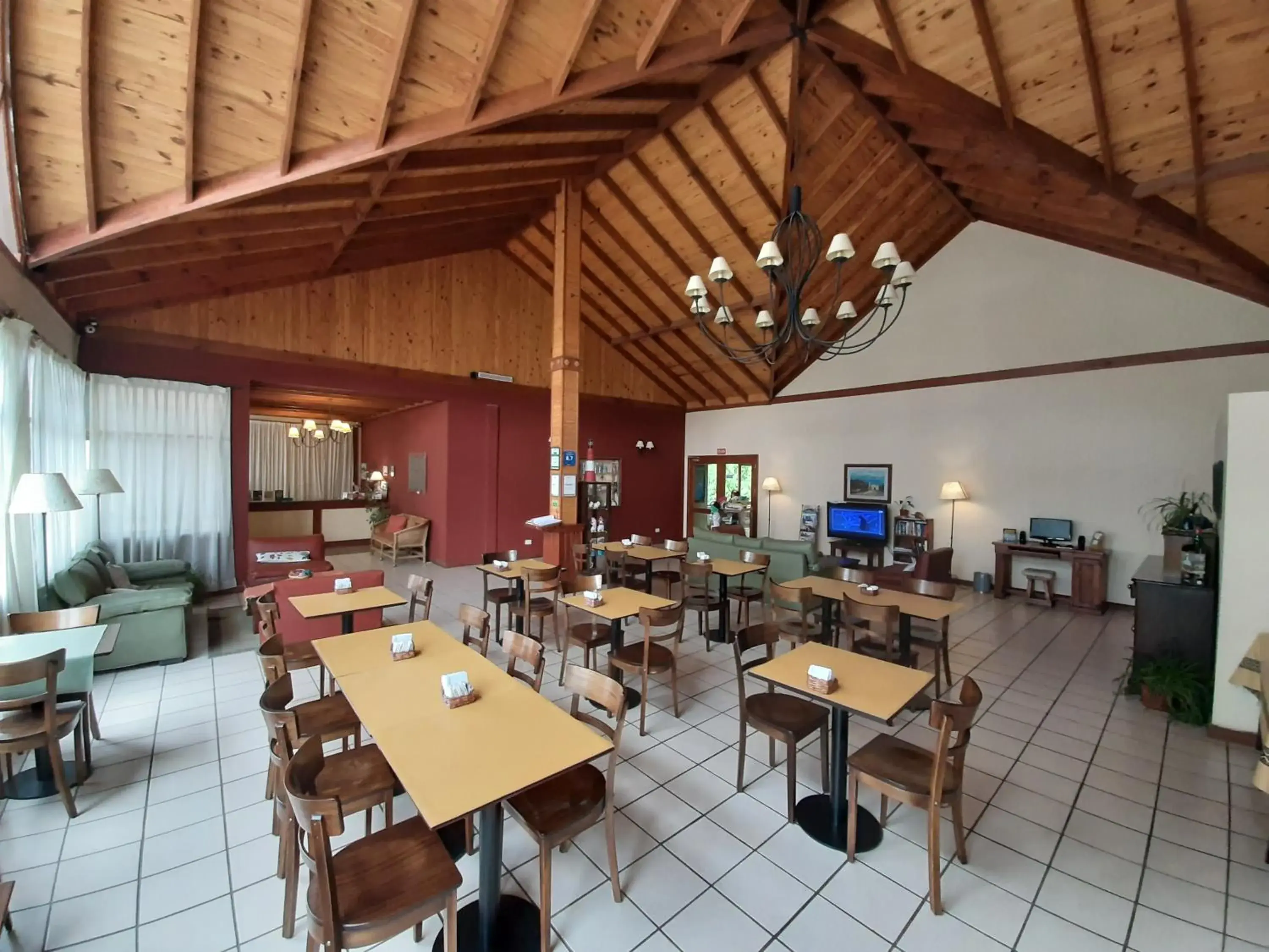 Lounge or bar in Hotel Austral Ushuaia Lounge or bar in Hotel Austral Ushuaia