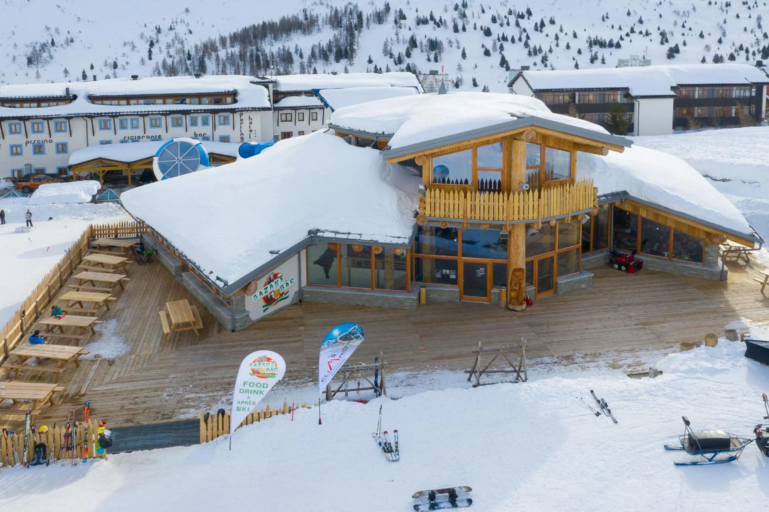 Property building in Sporting Hotel