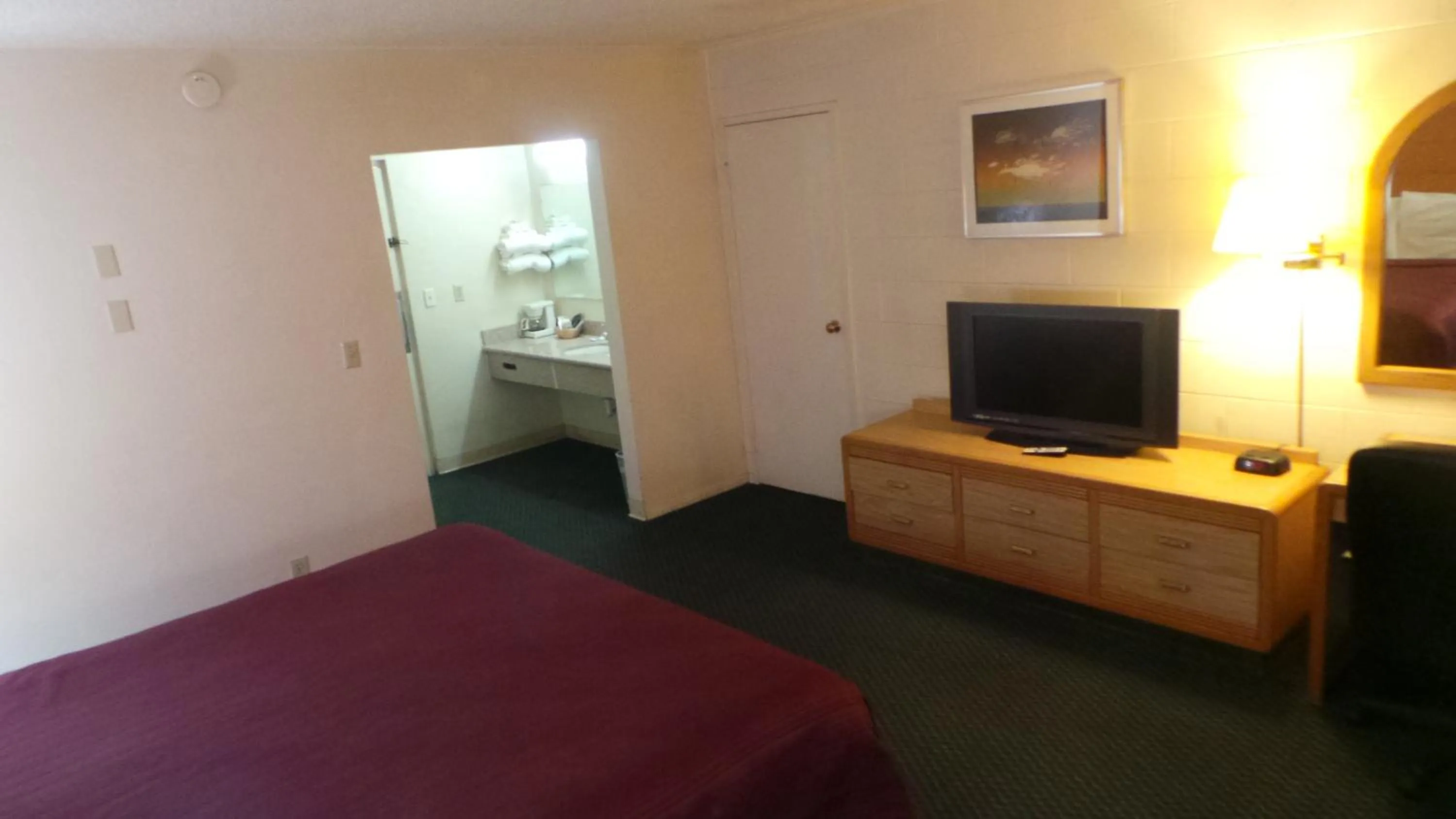 Bed in Relax Inn Yreka